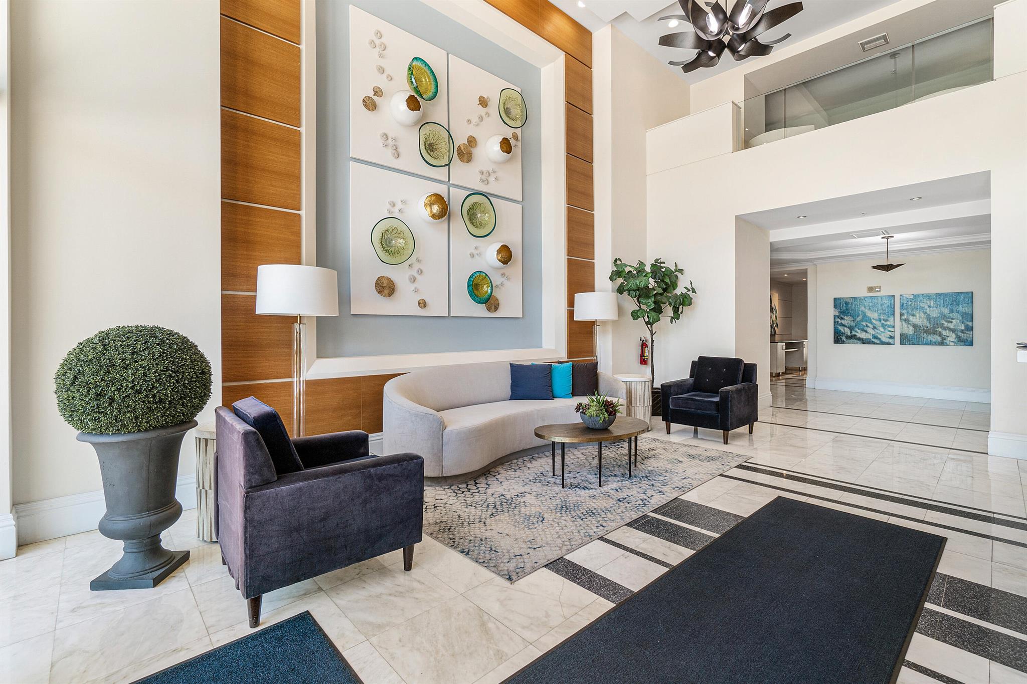 700 E Boulevard 202