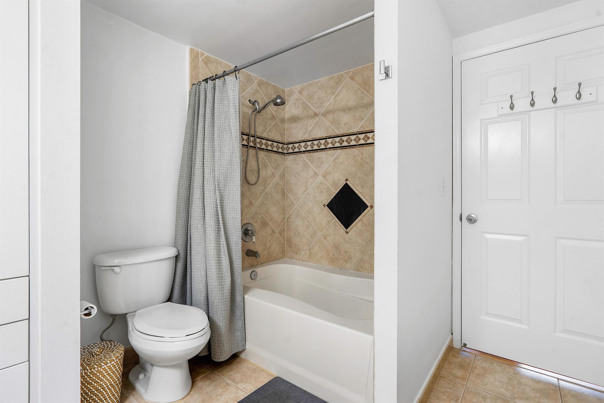 700 E Boulevard 202