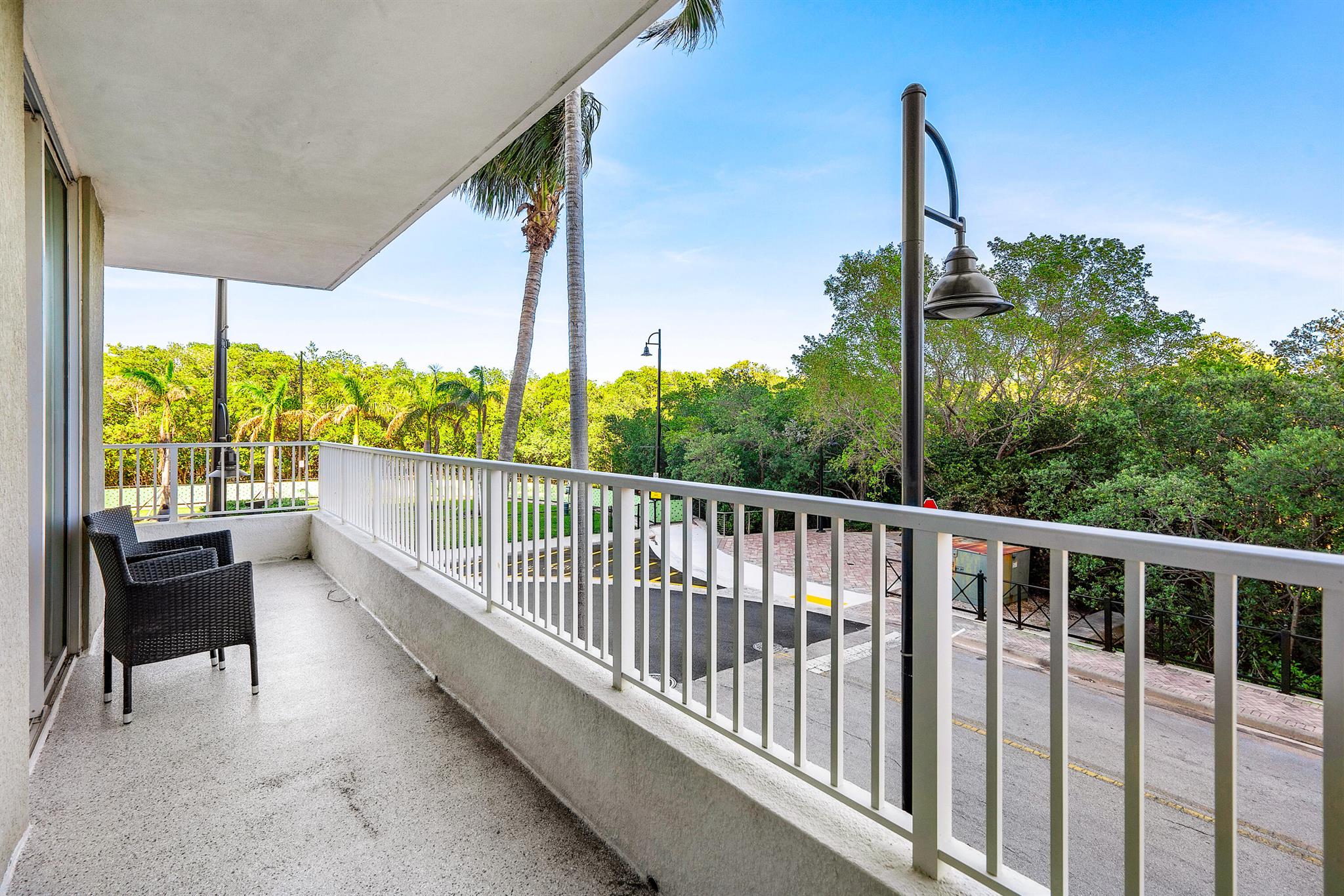 700 E Boulevard 202