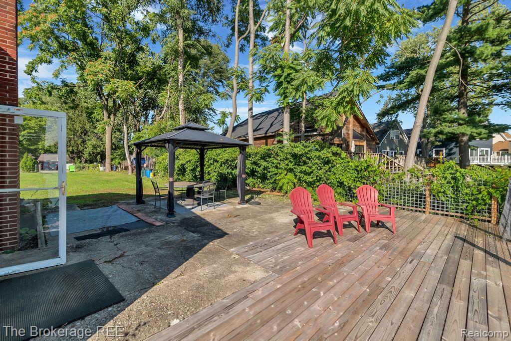 9329 BONNIE BRIAR Street