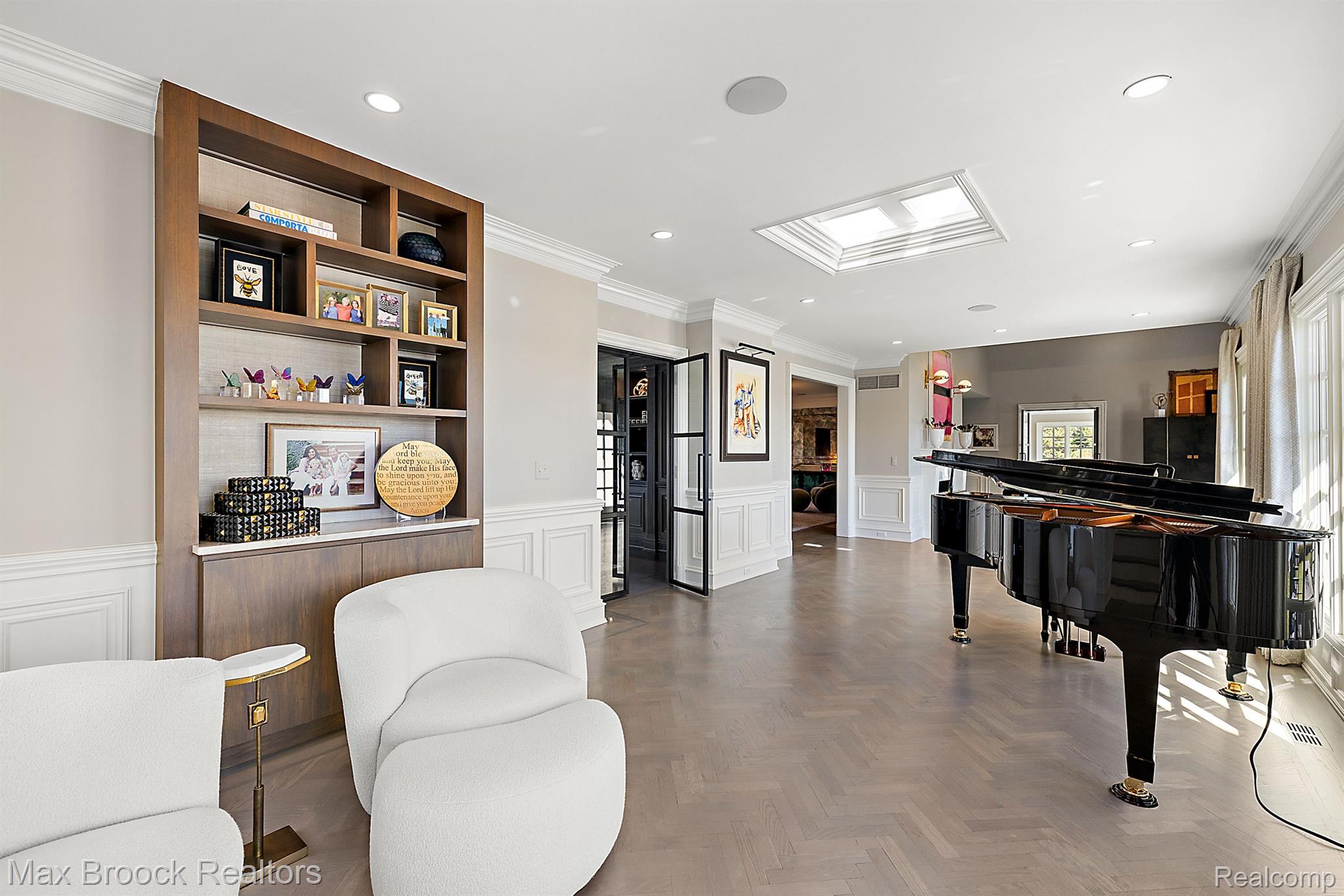 3251 W Shore Drive