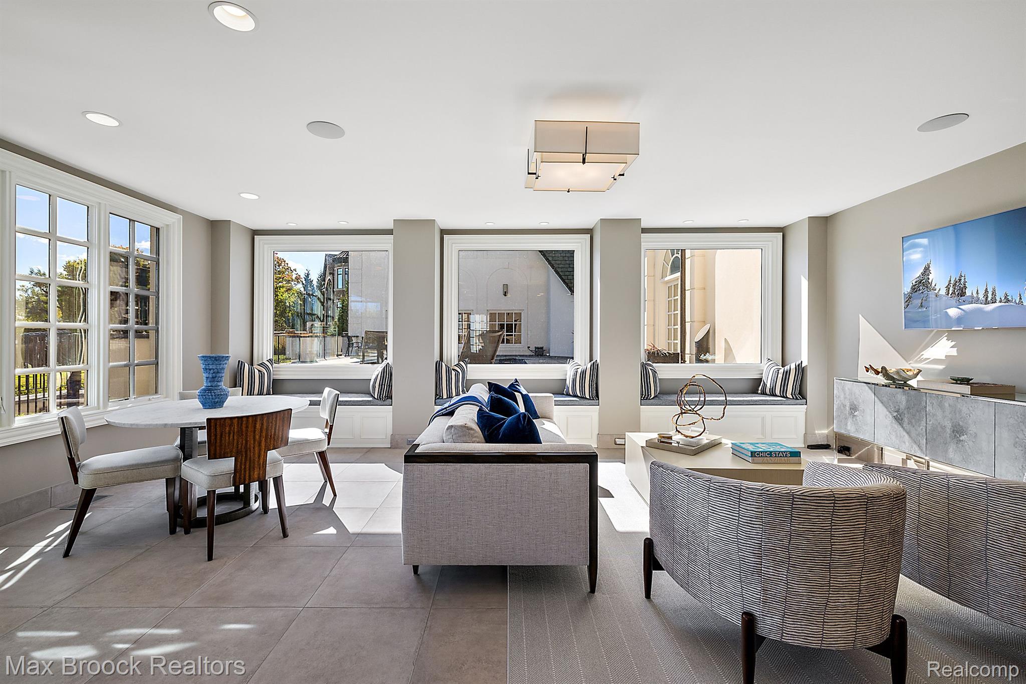 3251 W Shore Drive