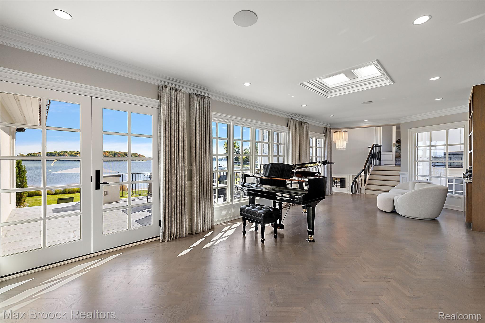 3251 W Shore Drive