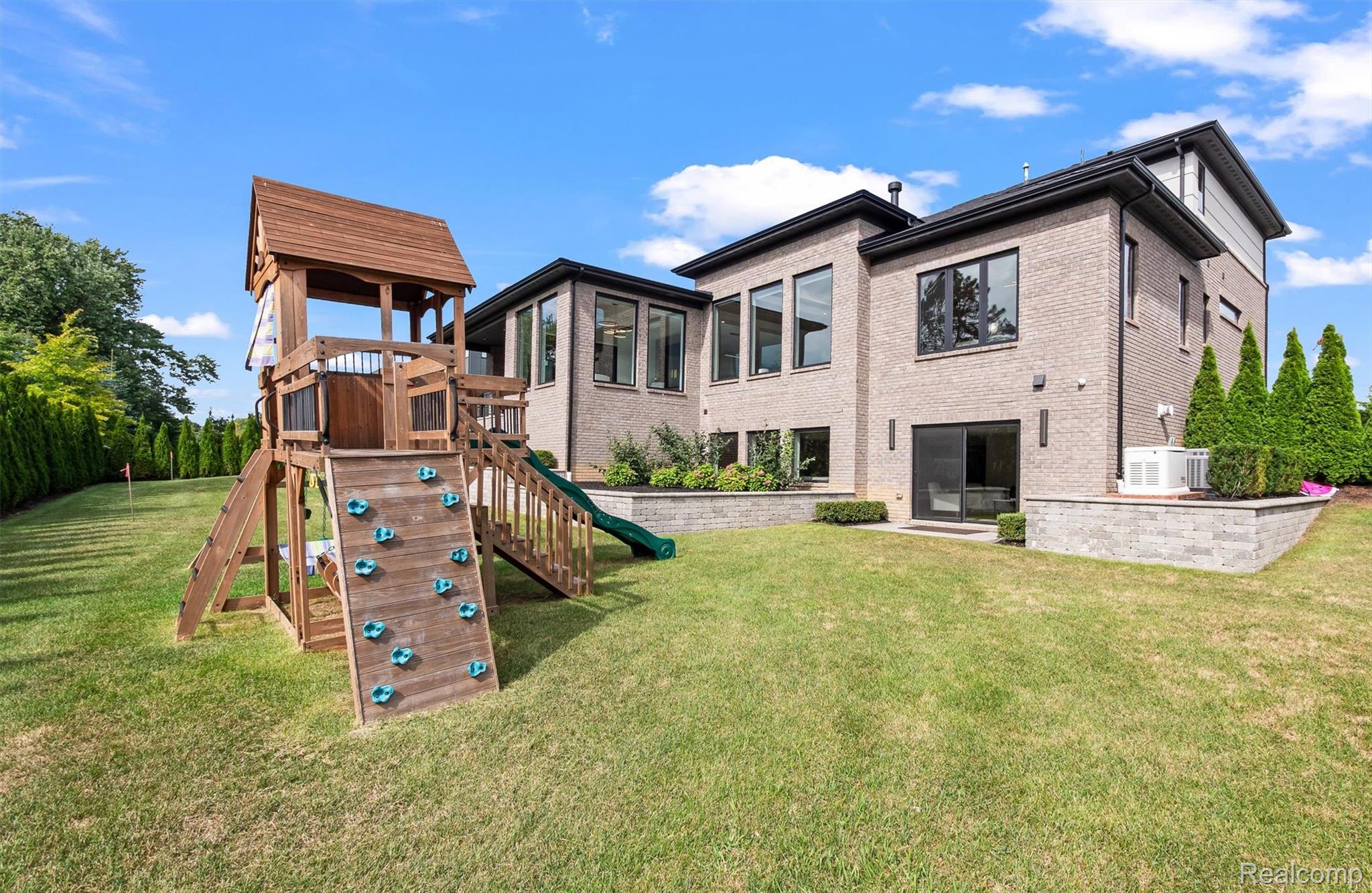 3266 BARON Drive