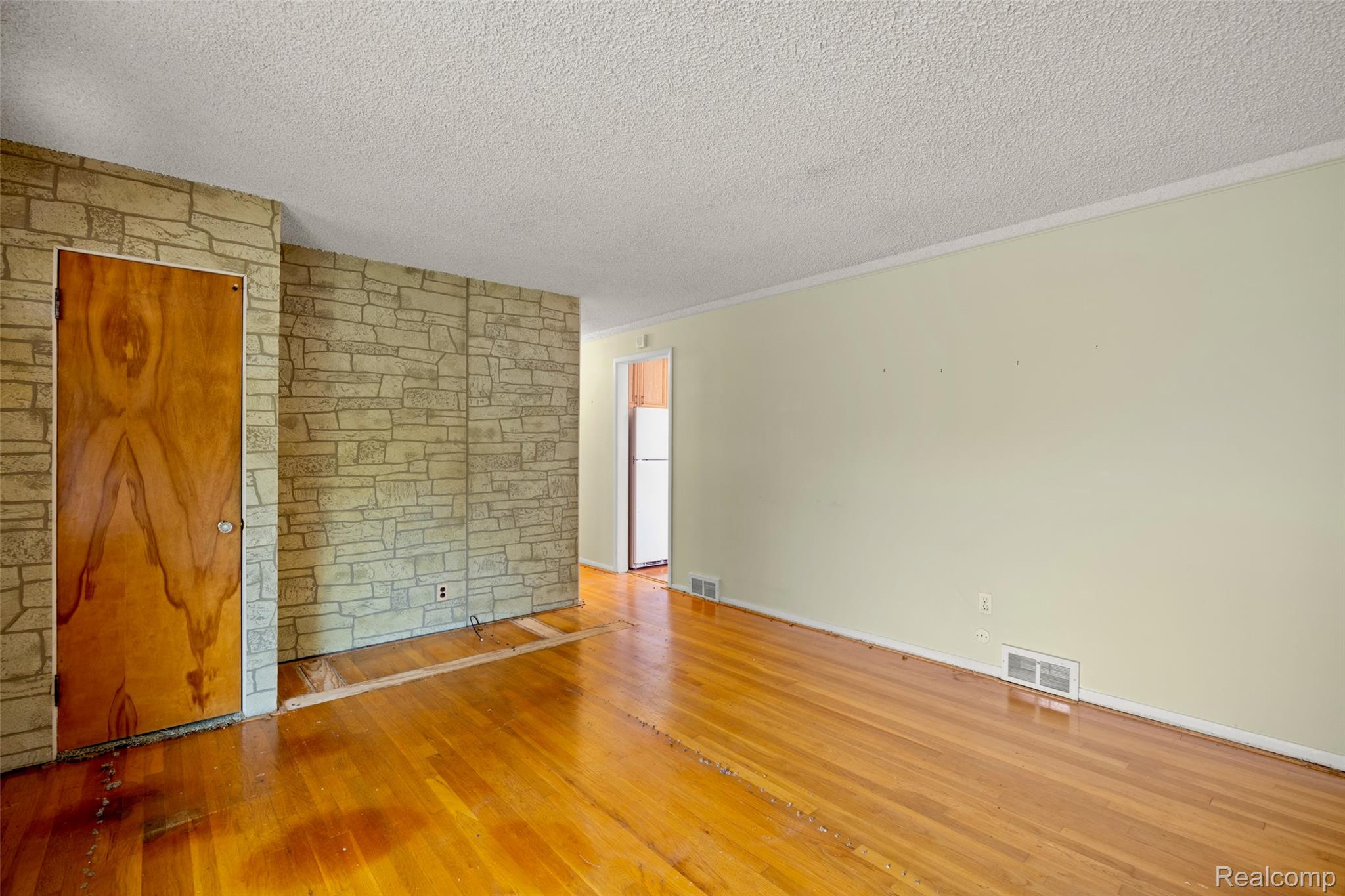 28805 Groveland Street