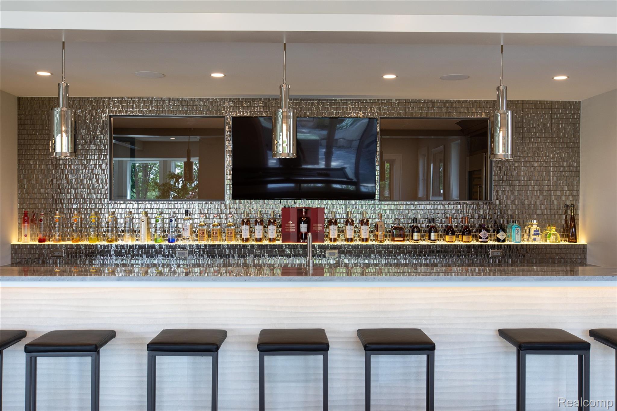 556 Barrington Court