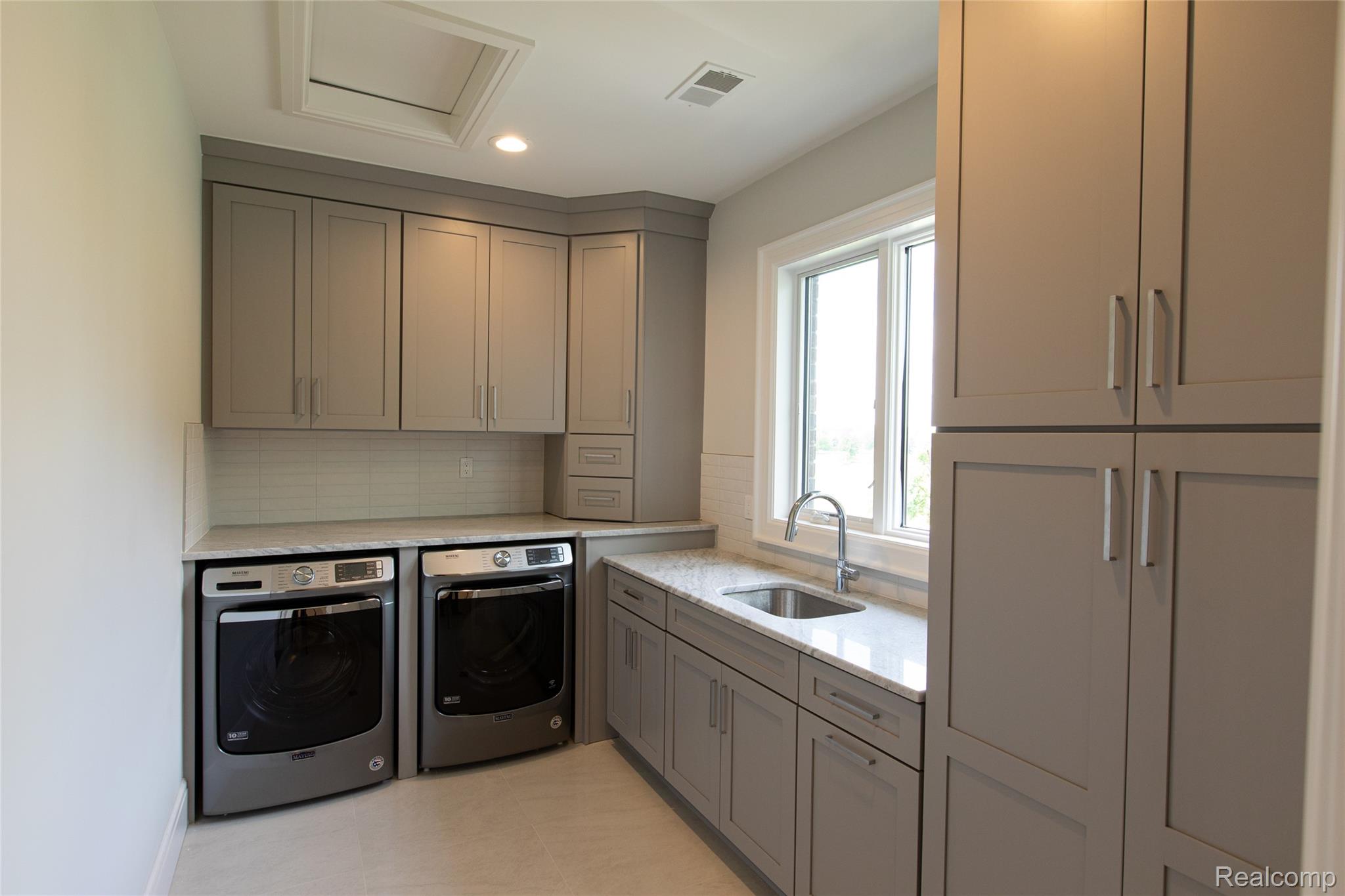 556 Barrington Court