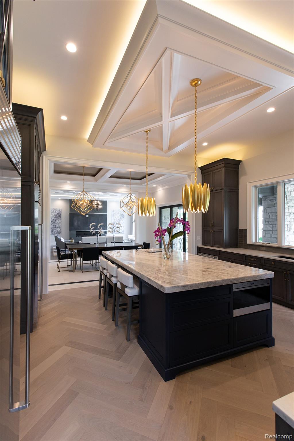 556 Barrington Court