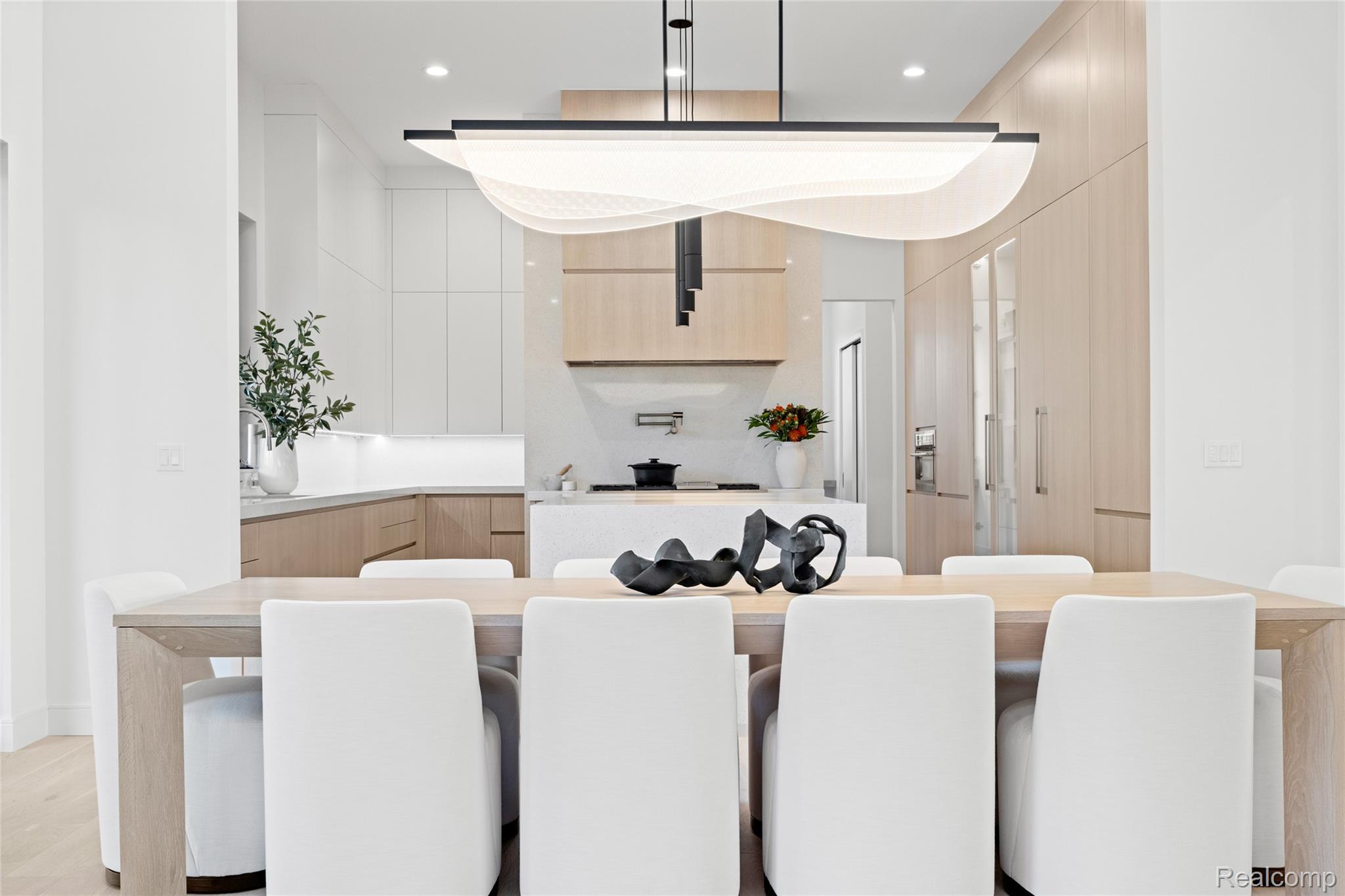 4512 Pinnacle Boulevard