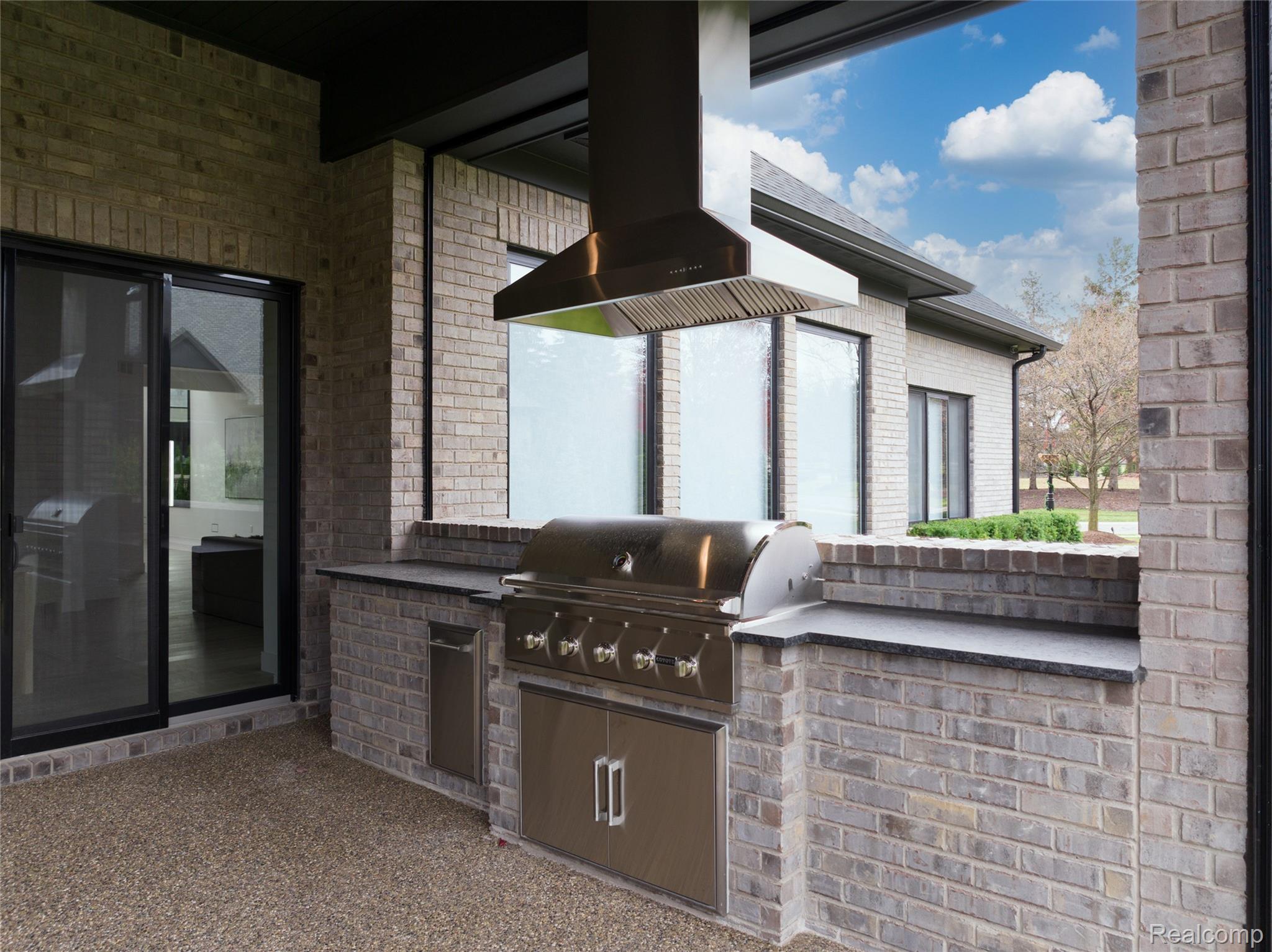 4512 Pinnacle Boulevard