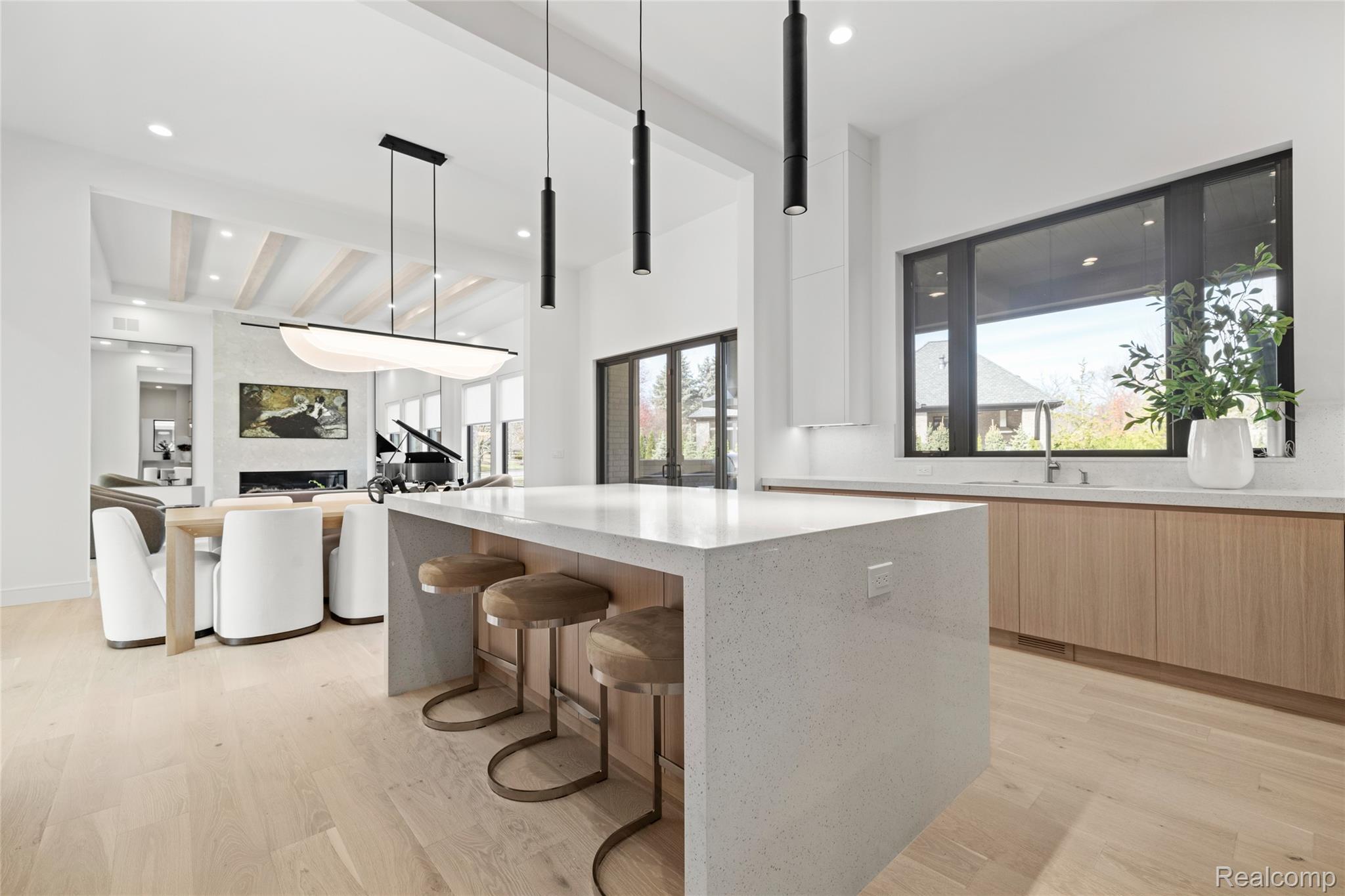 4512 Pinnacle Boulevard