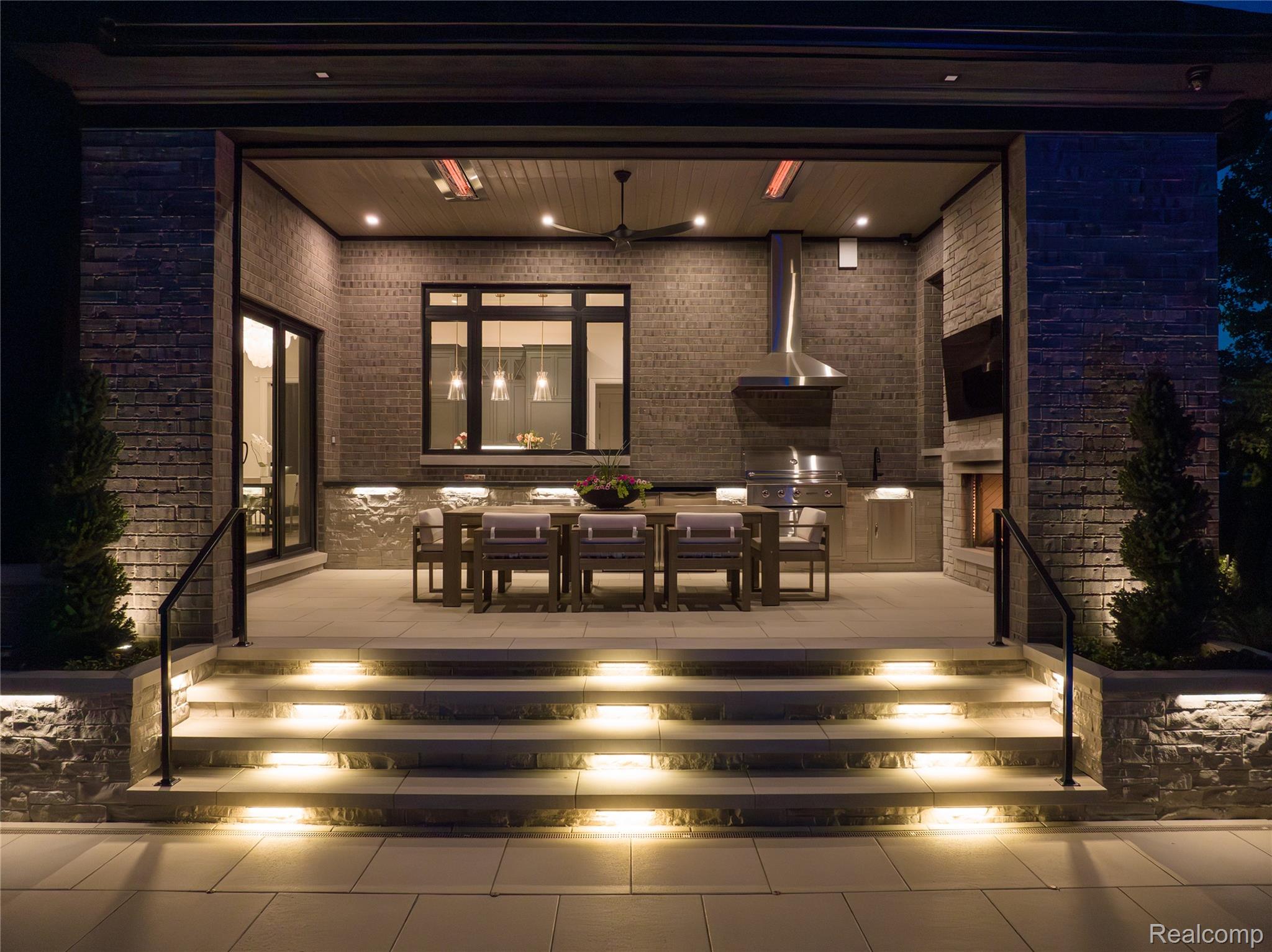 4592 Pinnacle Boulevard