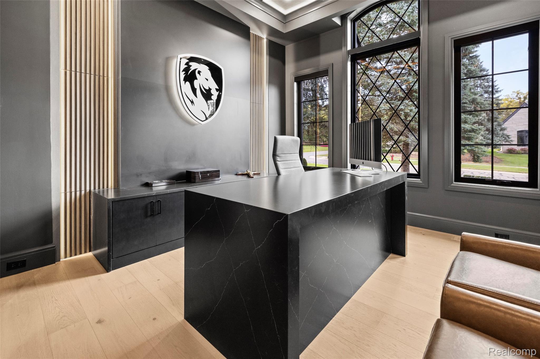 4592 Pinnacle Boulevard