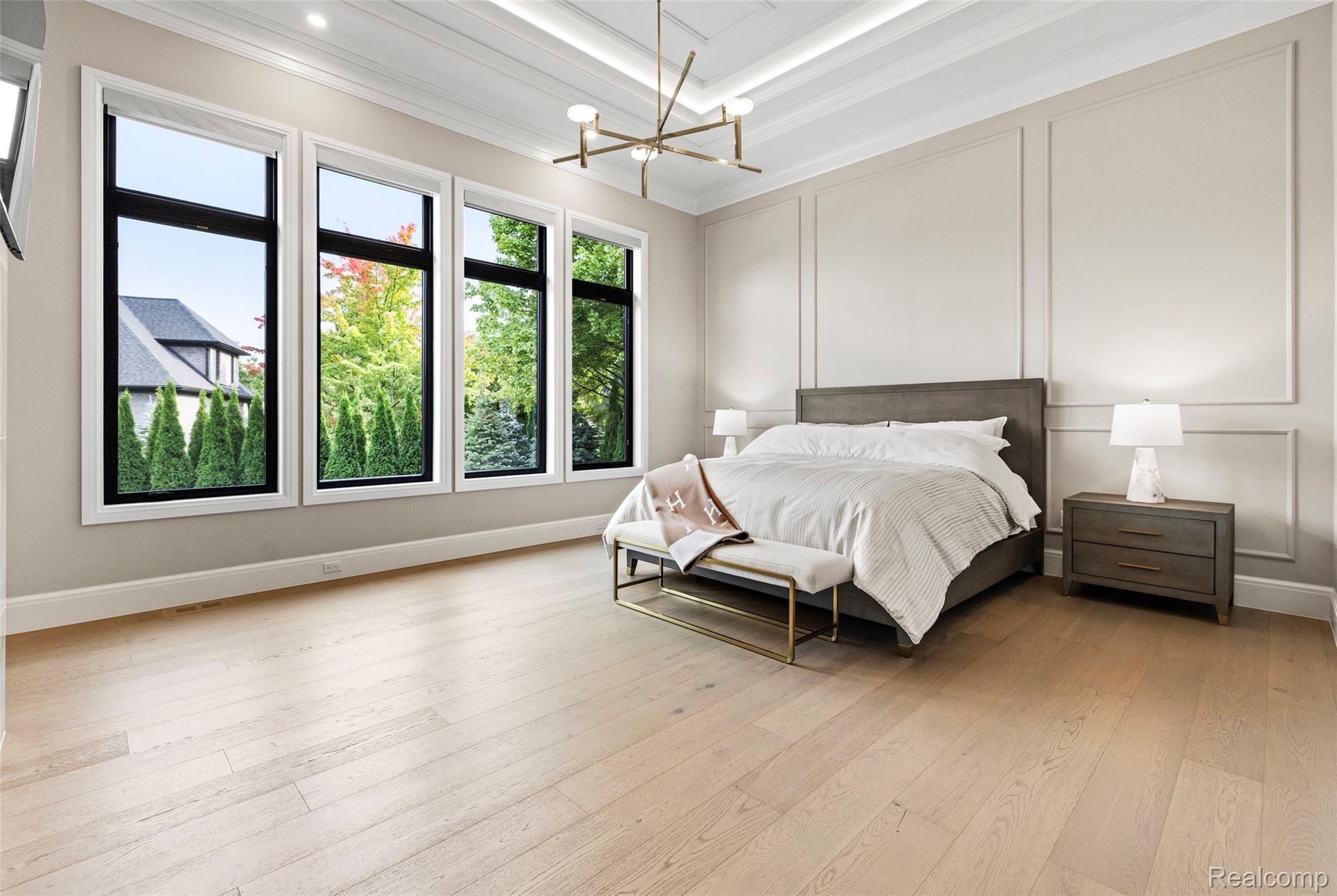 4592 Pinnacle Boulevard