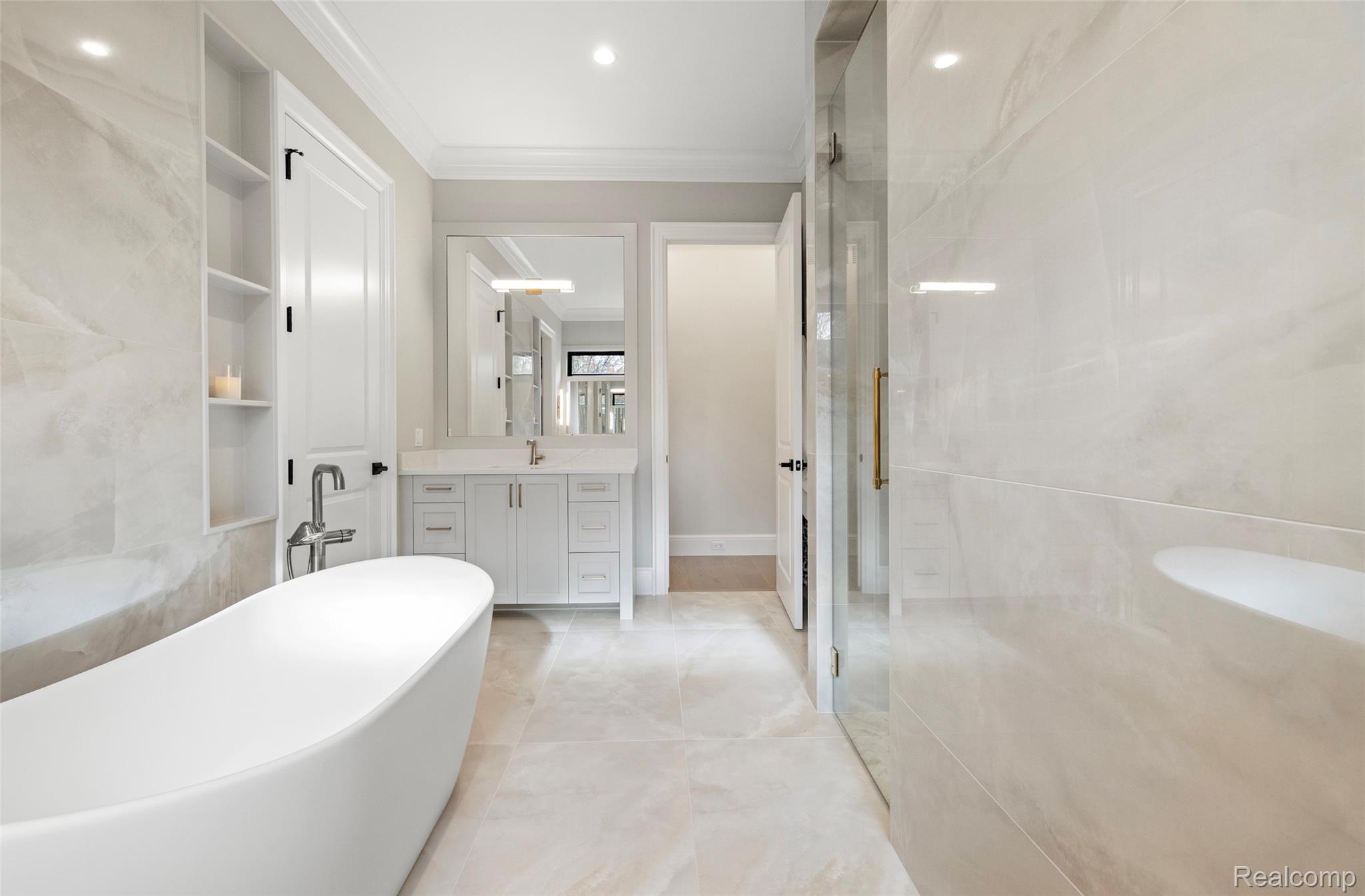 4592 Pinnacle Boulevard