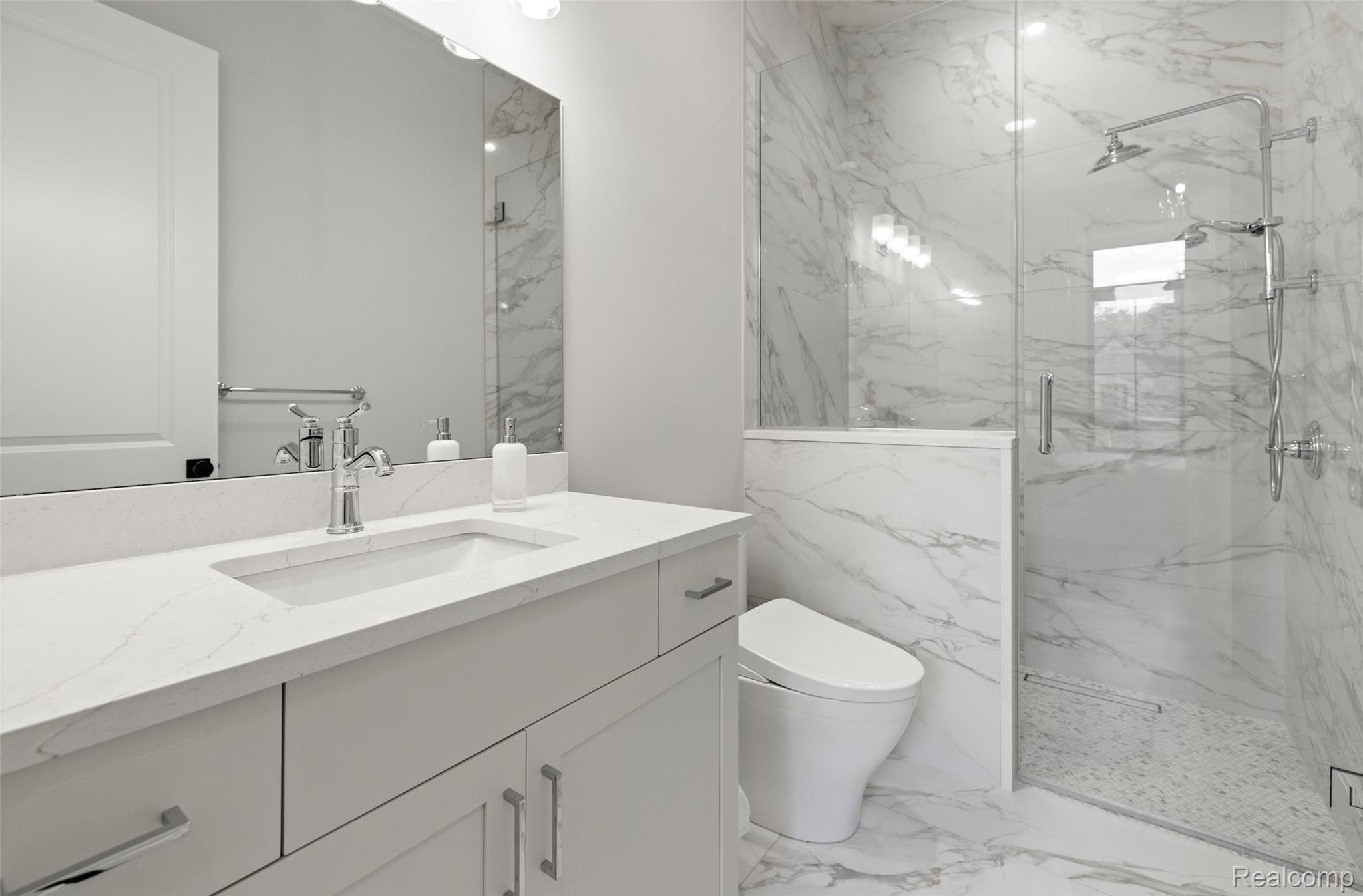 4592 Pinnacle Boulevard