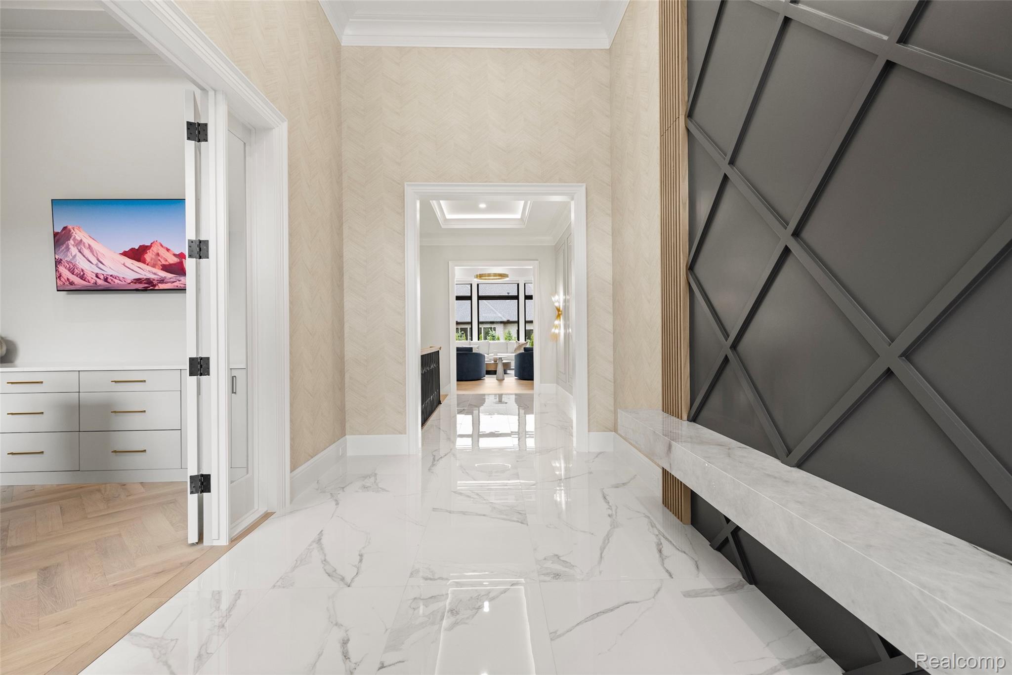 4592 Pinnacle Boulevard