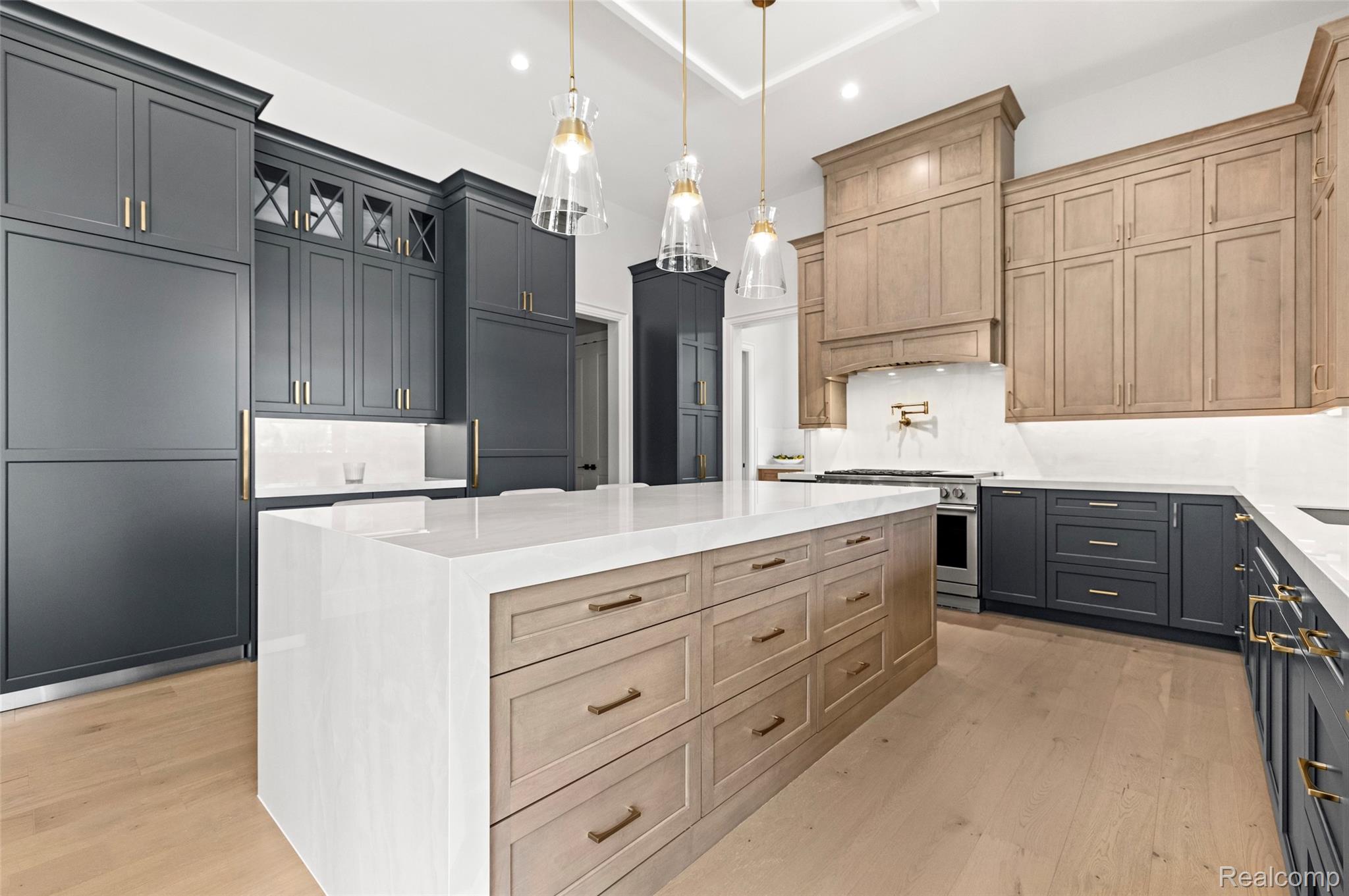 4592 Pinnacle Boulevard