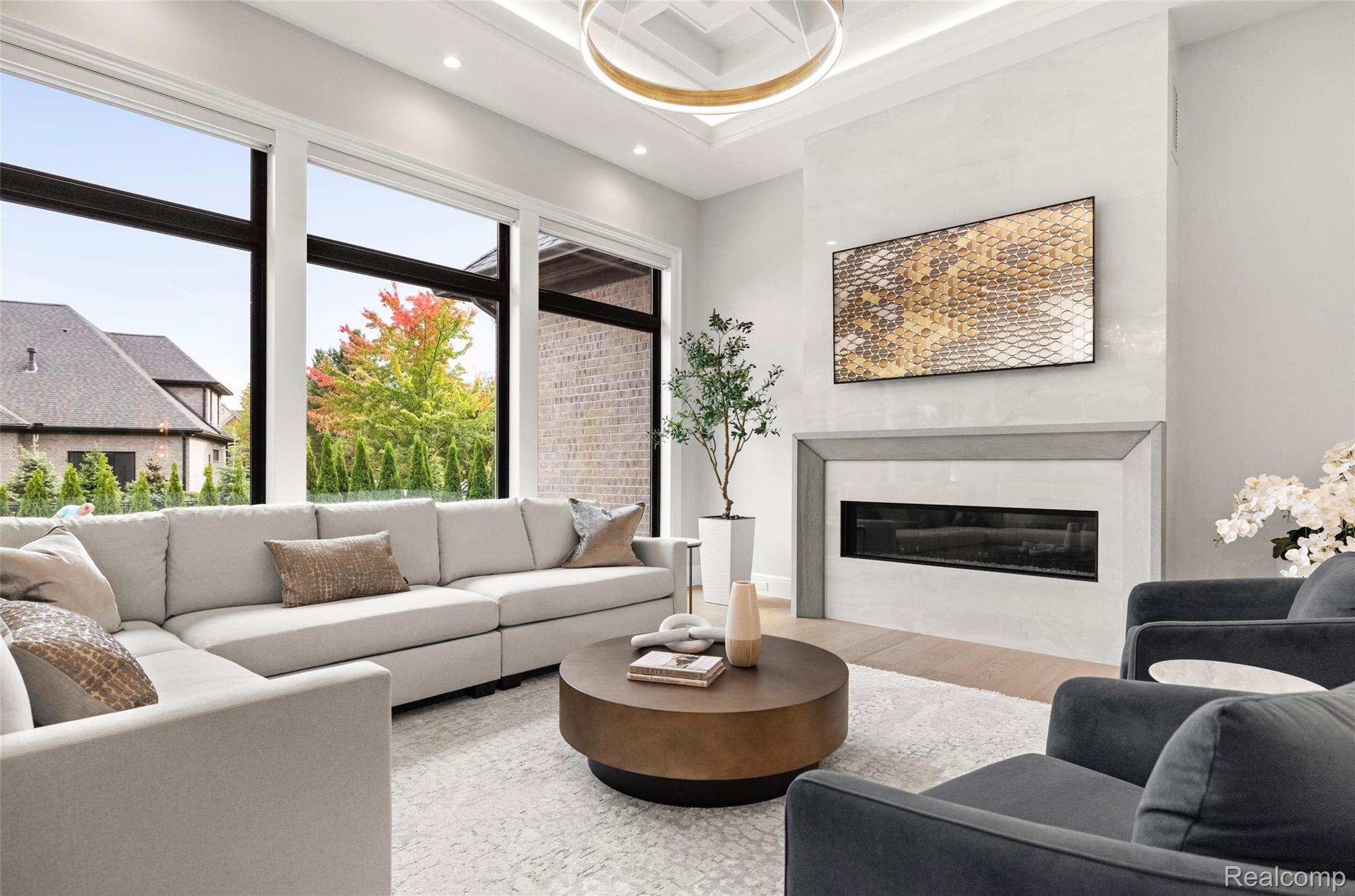 4592 Pinnacle Boulevard