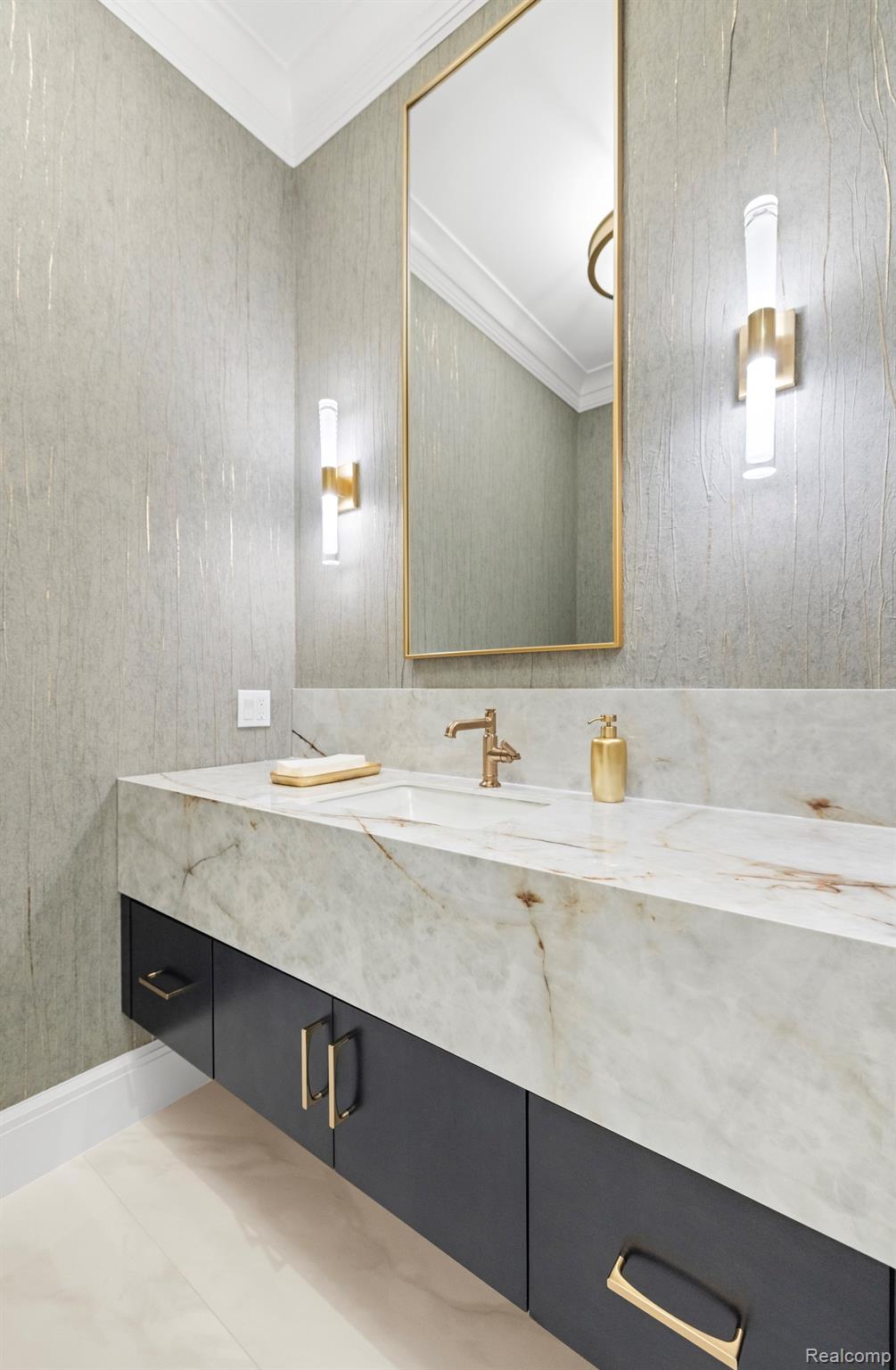 4592 Pinnacle Boulevard