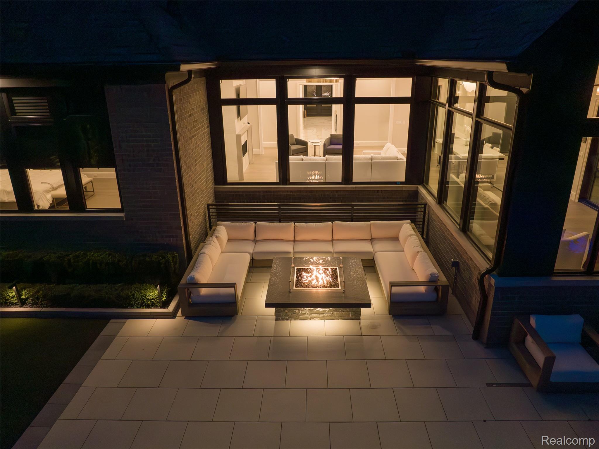 4592 Pinnacle Boulevard