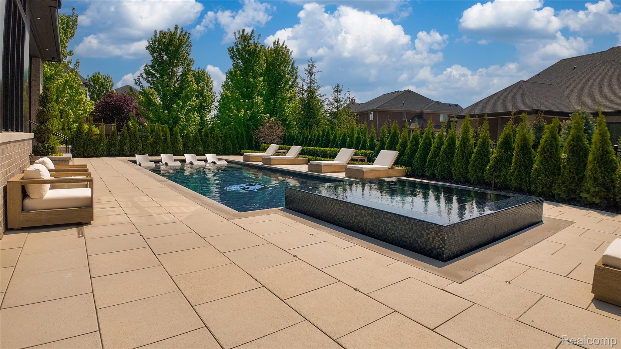 4592 Pinnacle Boulevard