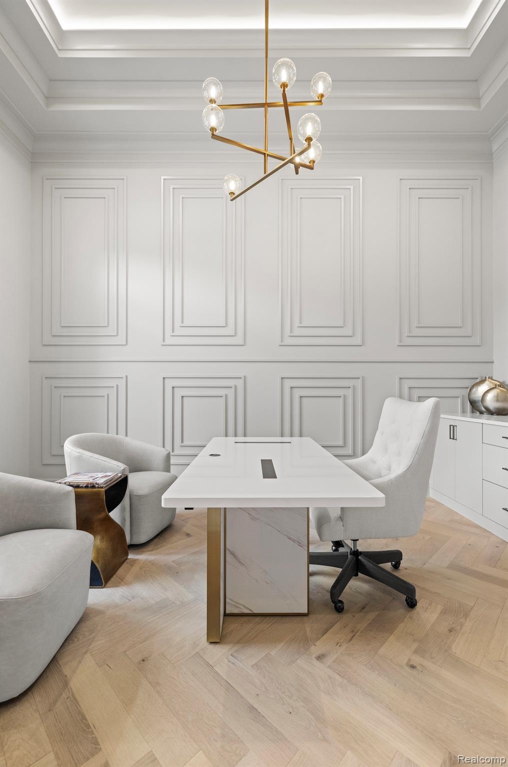 4592 Pinnacle Boulevard