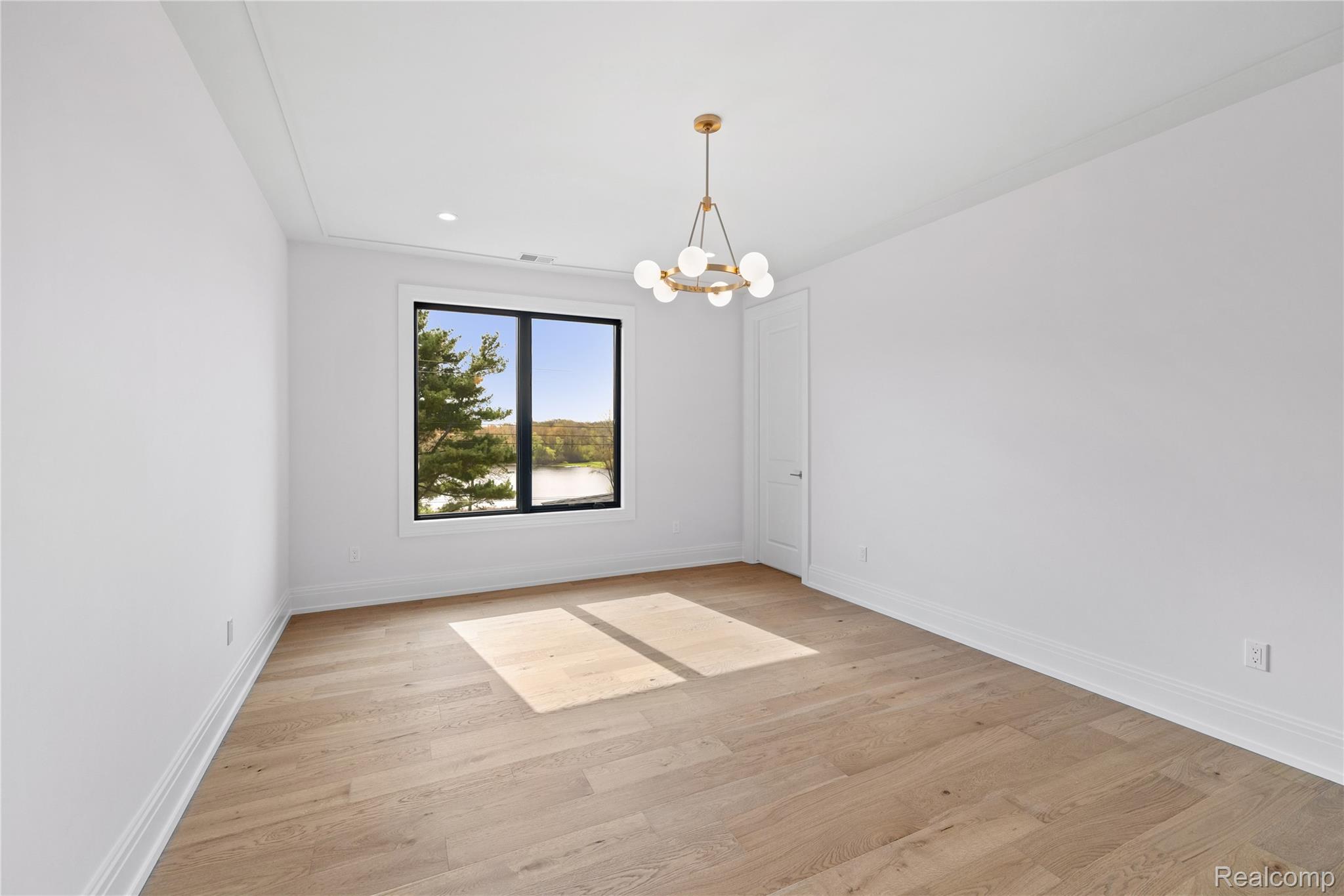 4554 Pinnacle Boulevard