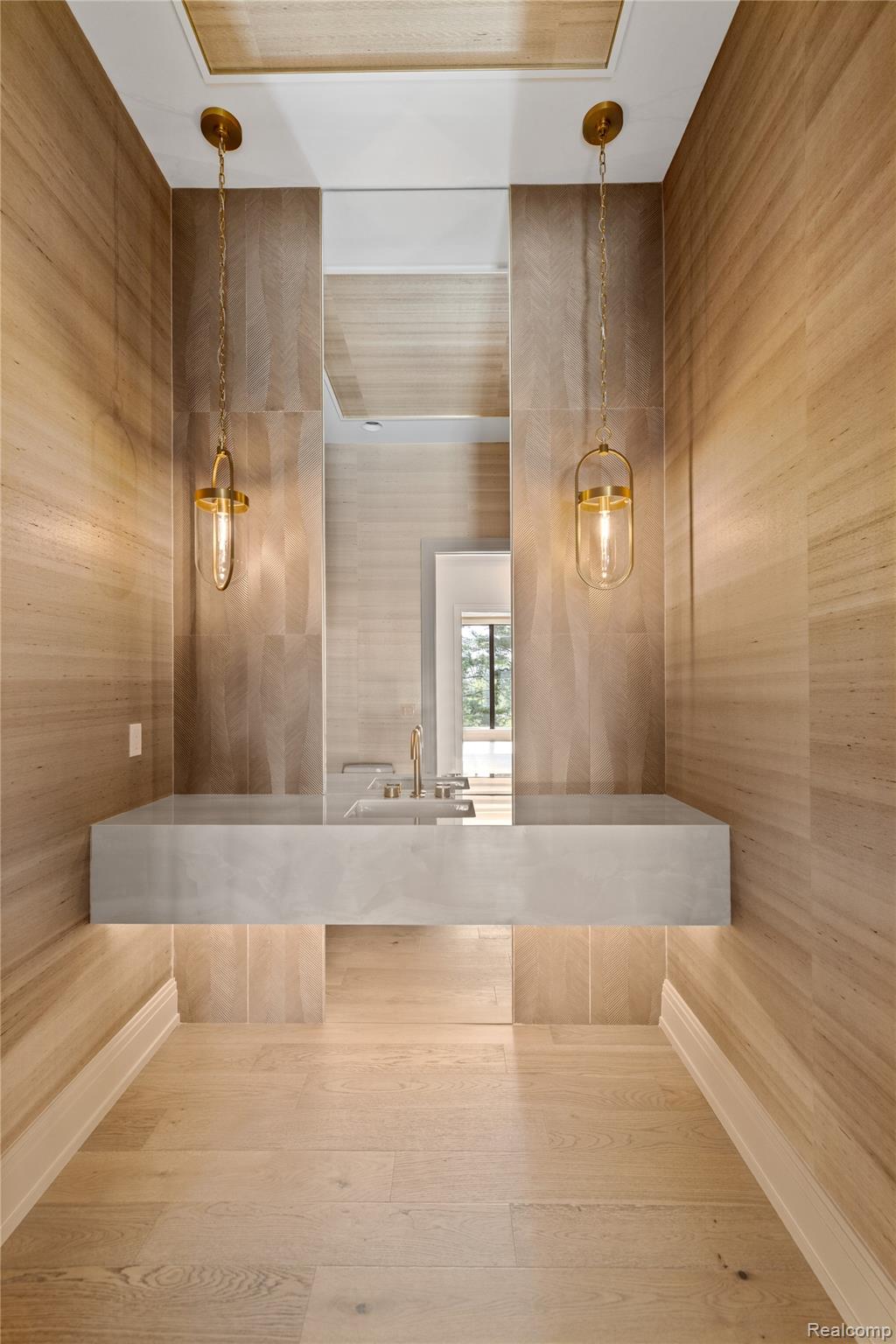 4554 Pinnacle Boulevard