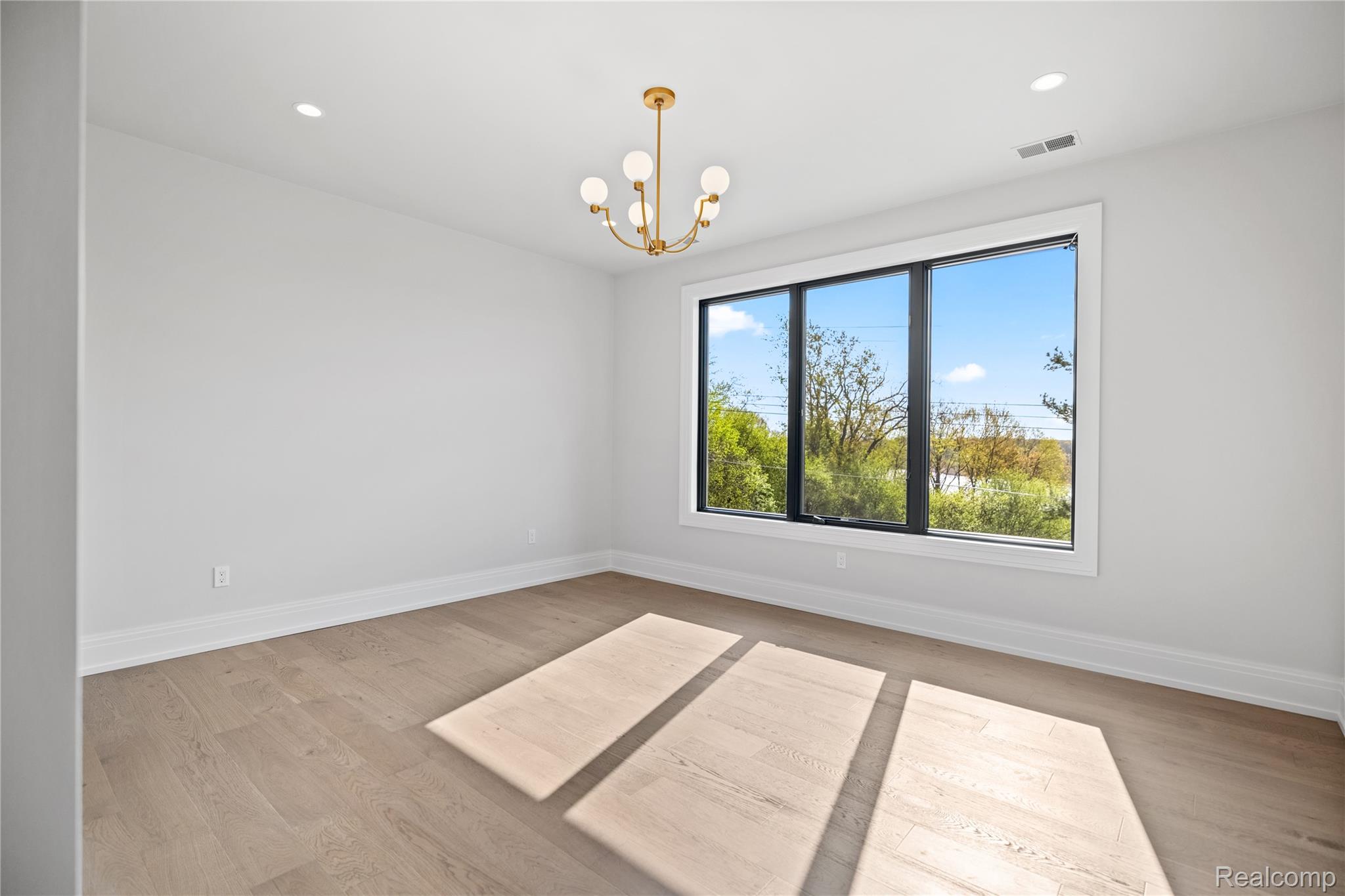 4554 Pinnacle Boulevard