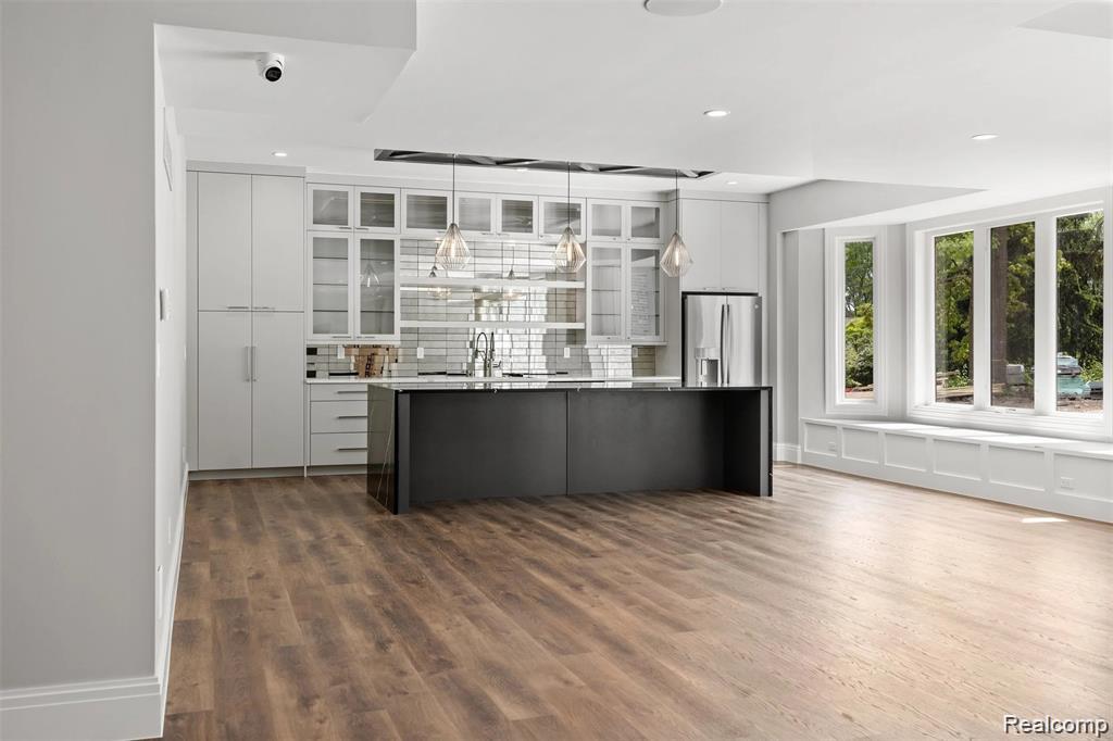 4554 Pinnacle Boulevard