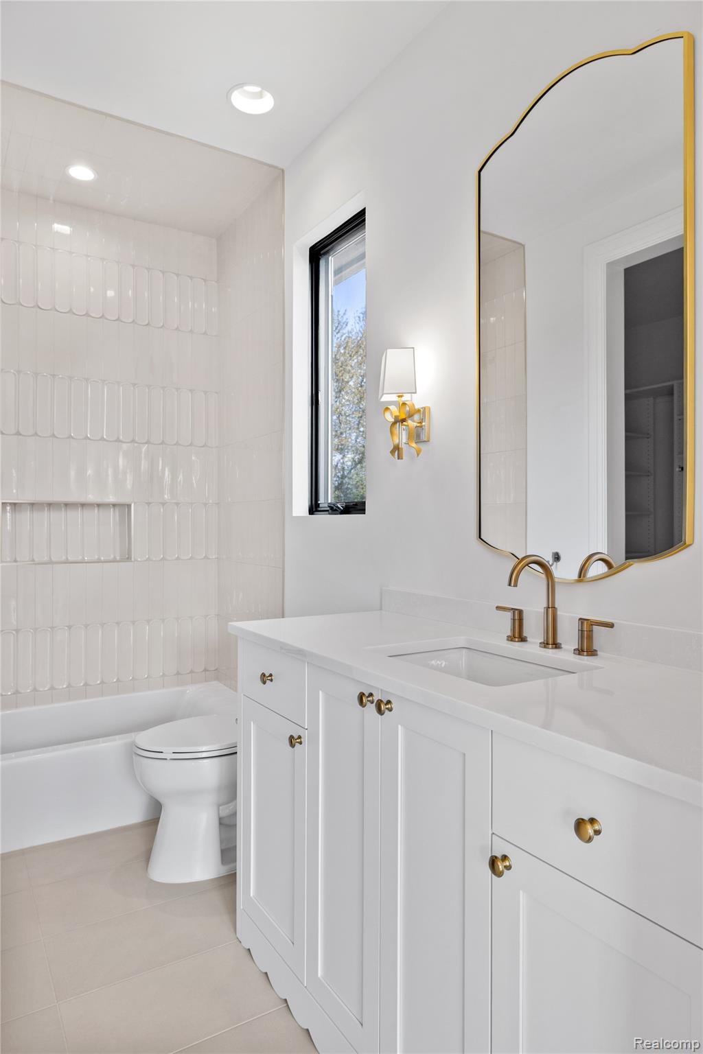 4554 Pinnacle Boulevard