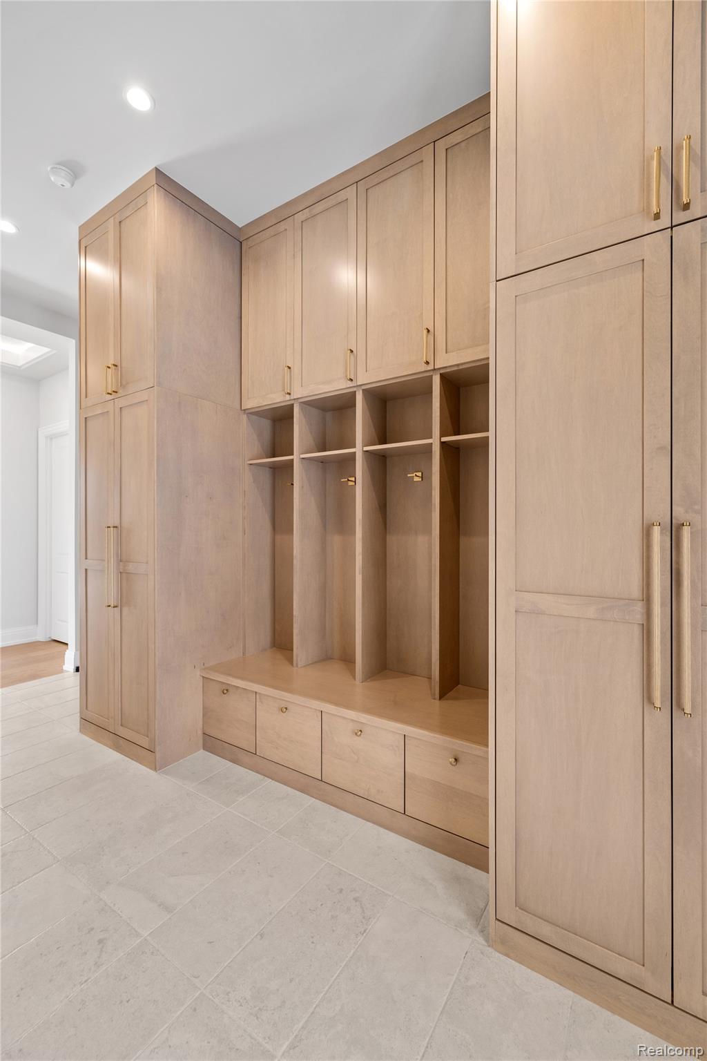 4554 Pinnacle Boulevard