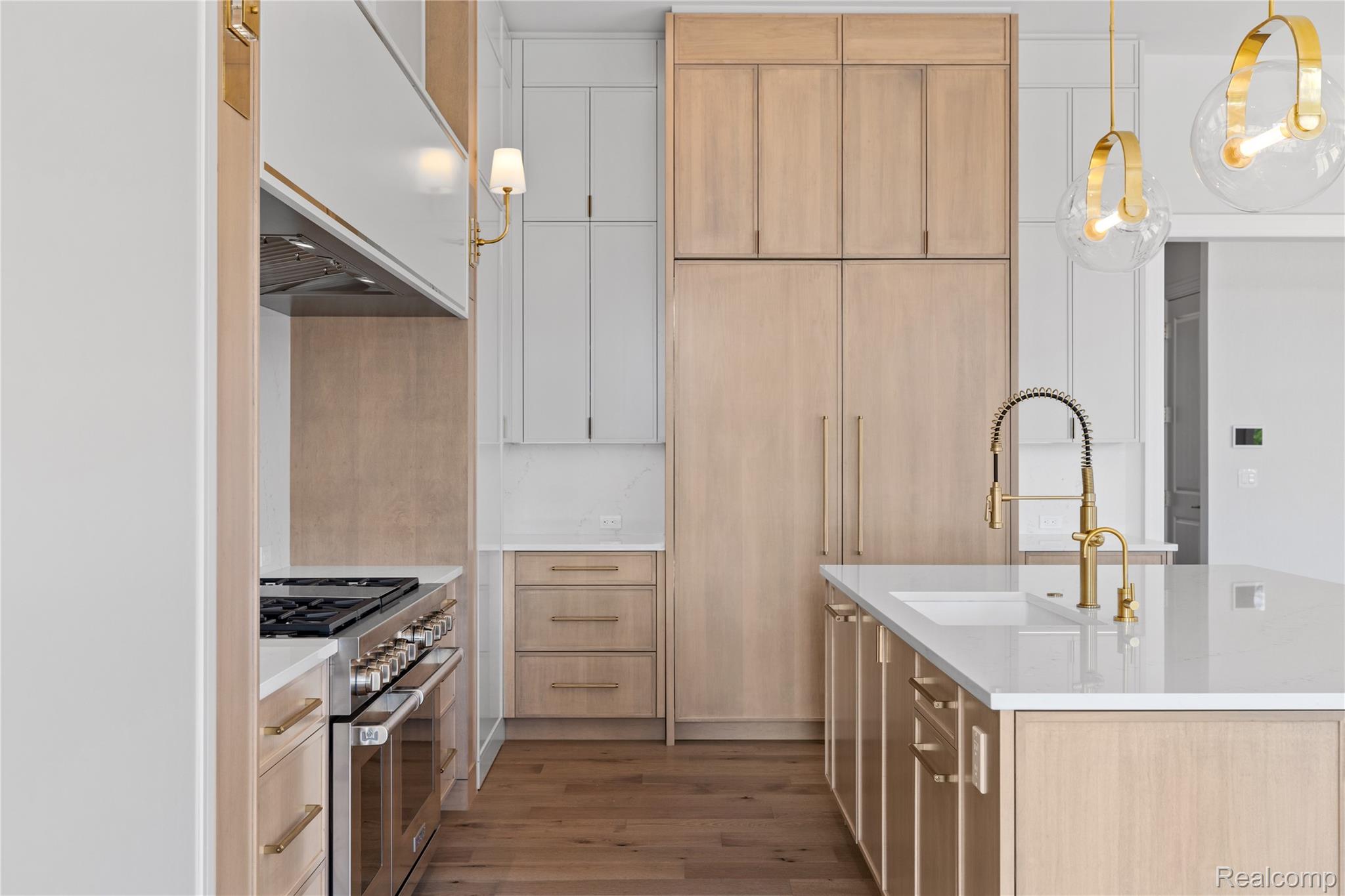 4554 Pinnacle Boulevard