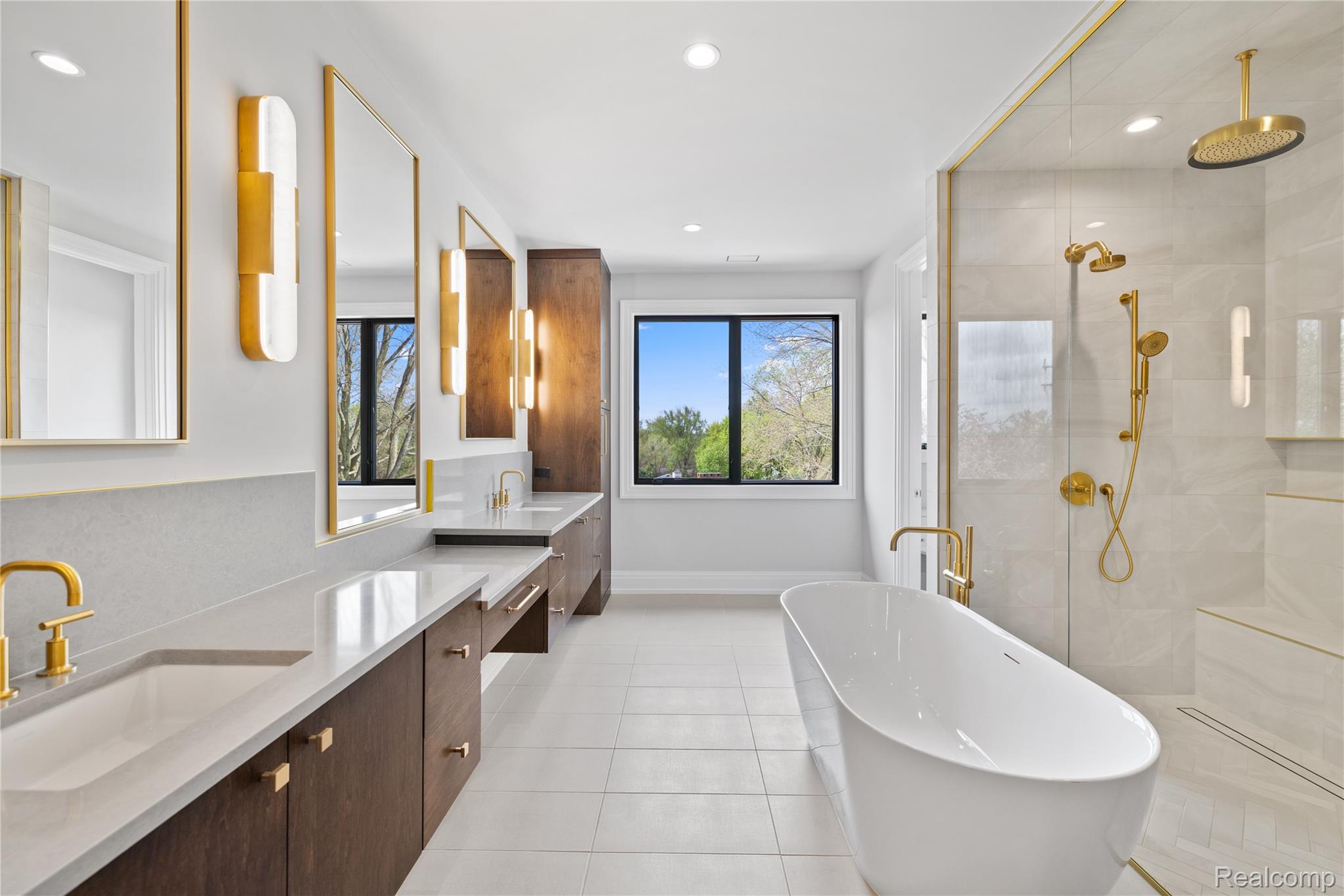 4554 Pinnacle Boulevard