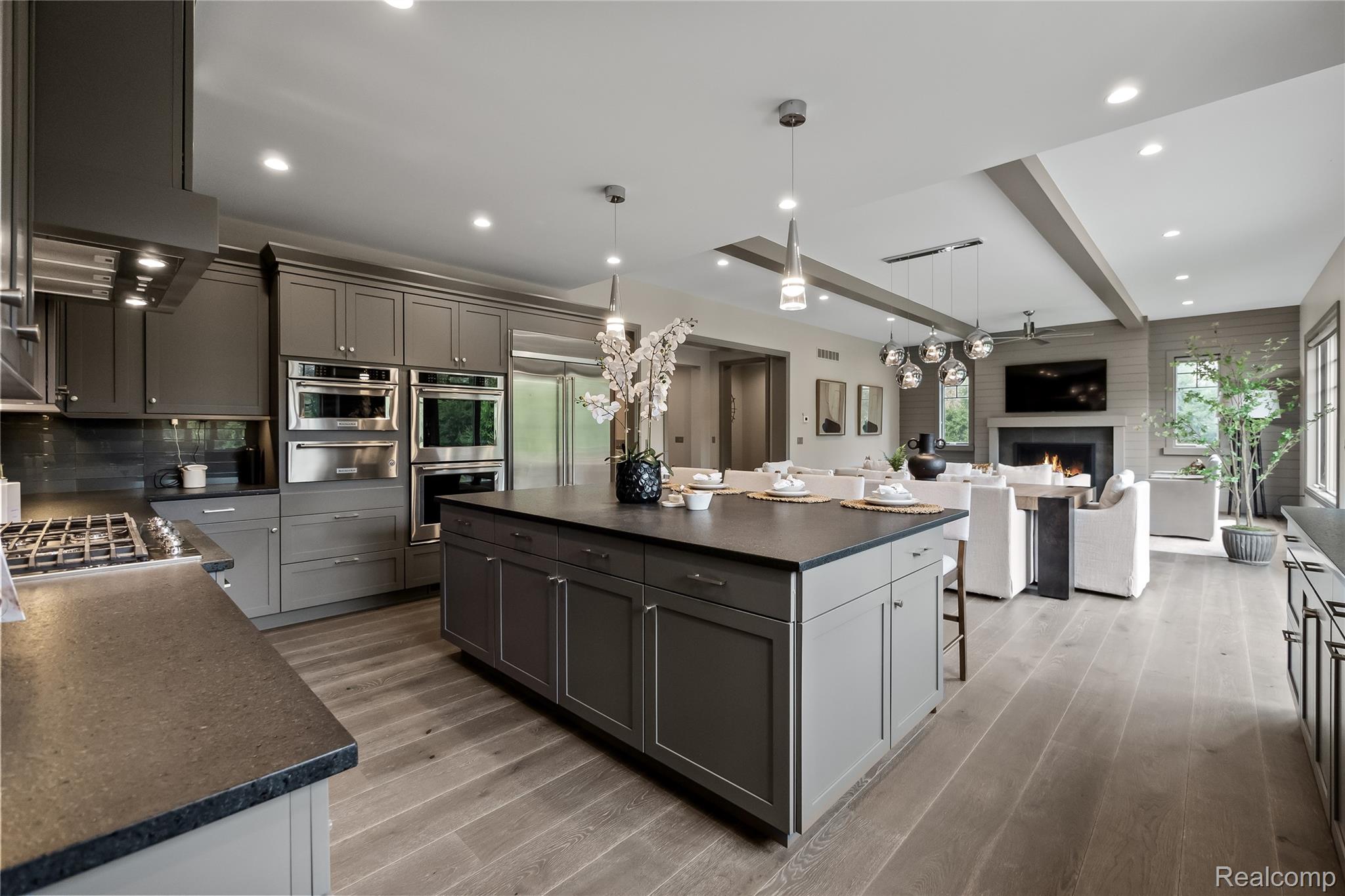 3824 Poppleton Court