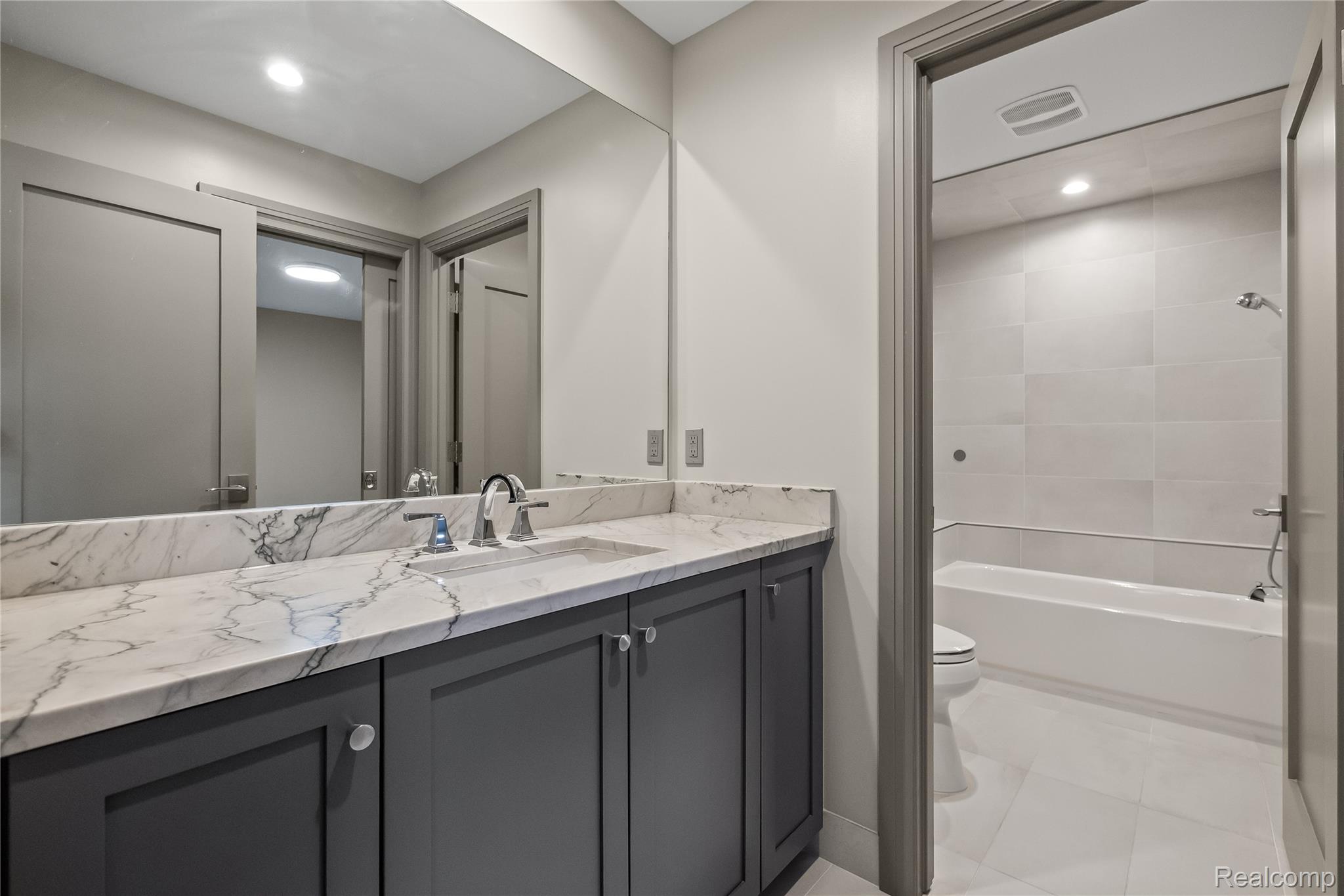 3824 Poppleton Court