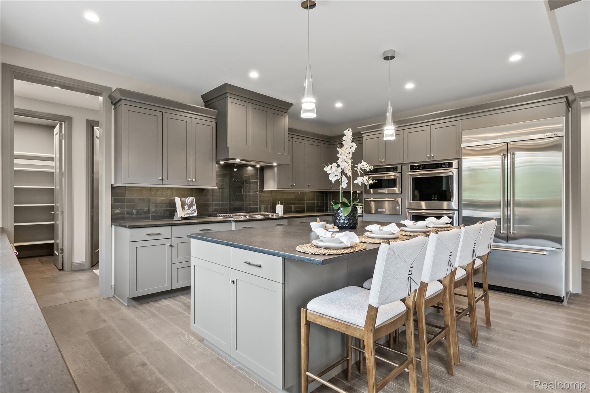 3824 Poppleton Court