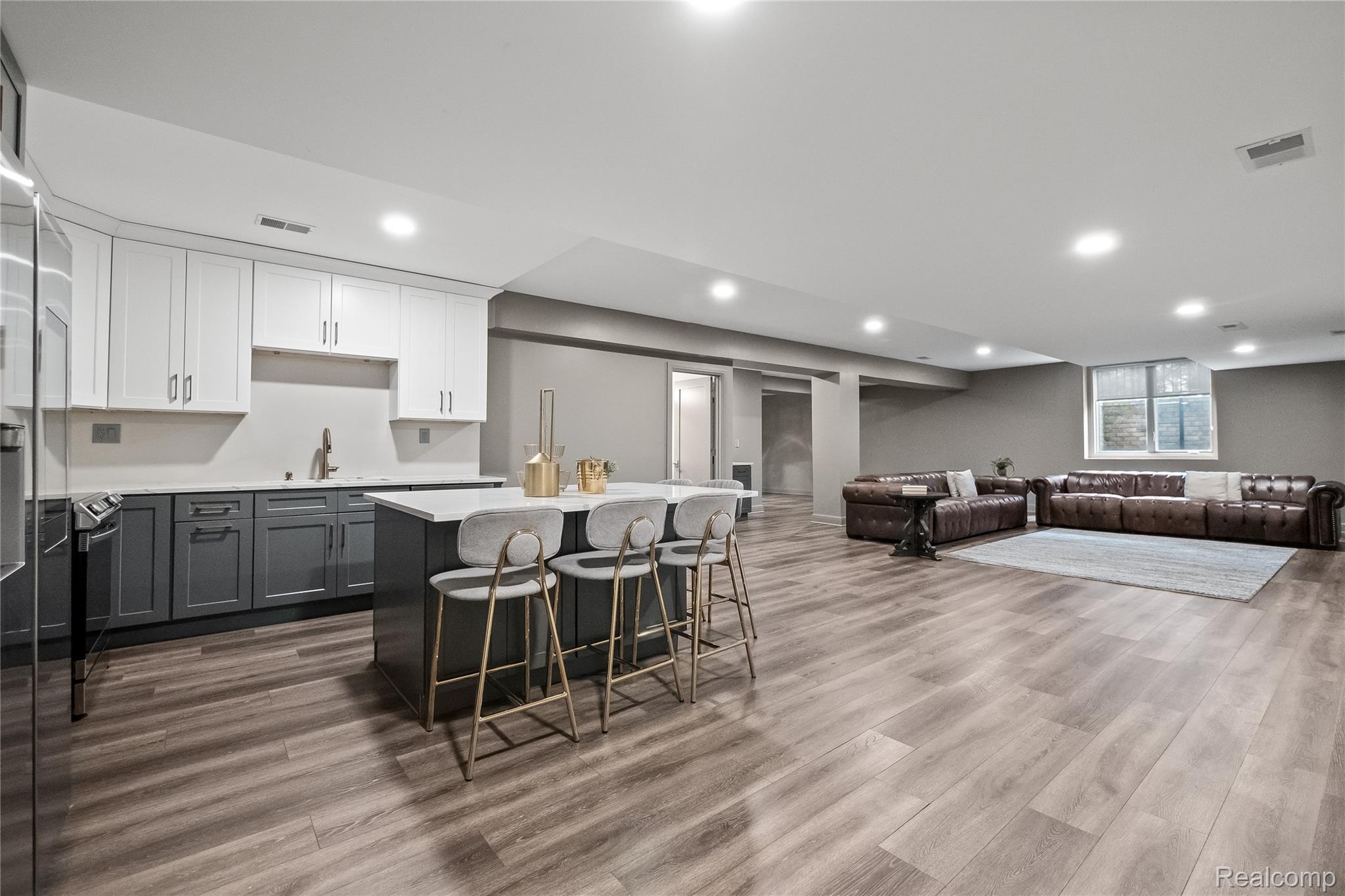 3824 Poppleton Court