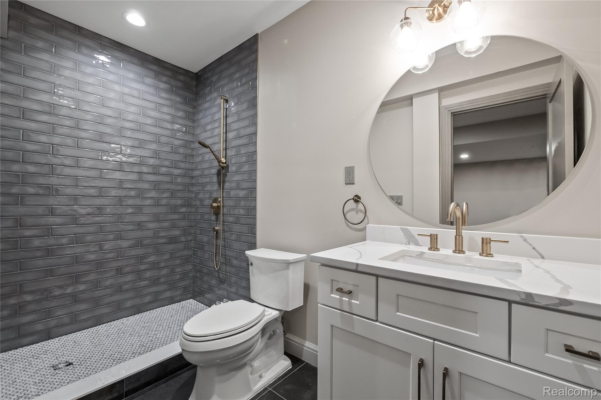 3824 Poppleton Court