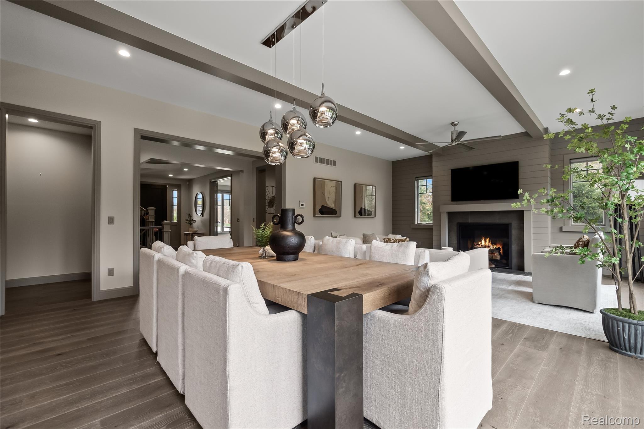 3824 Poppleton Court