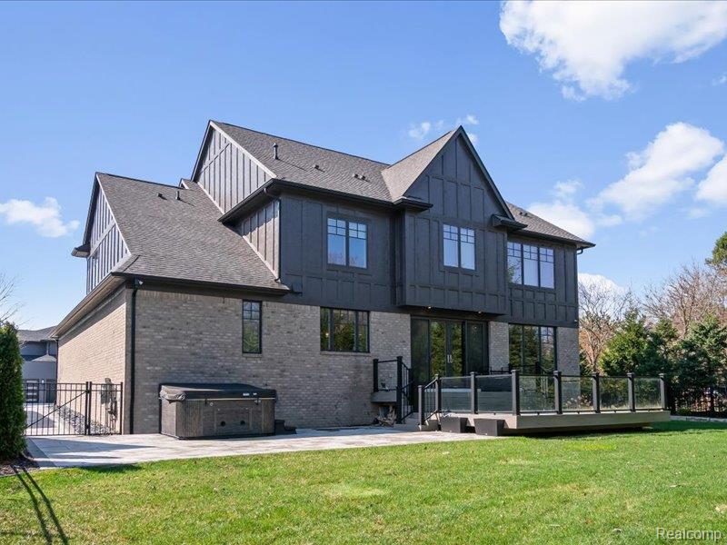 3824 Poppleton Court