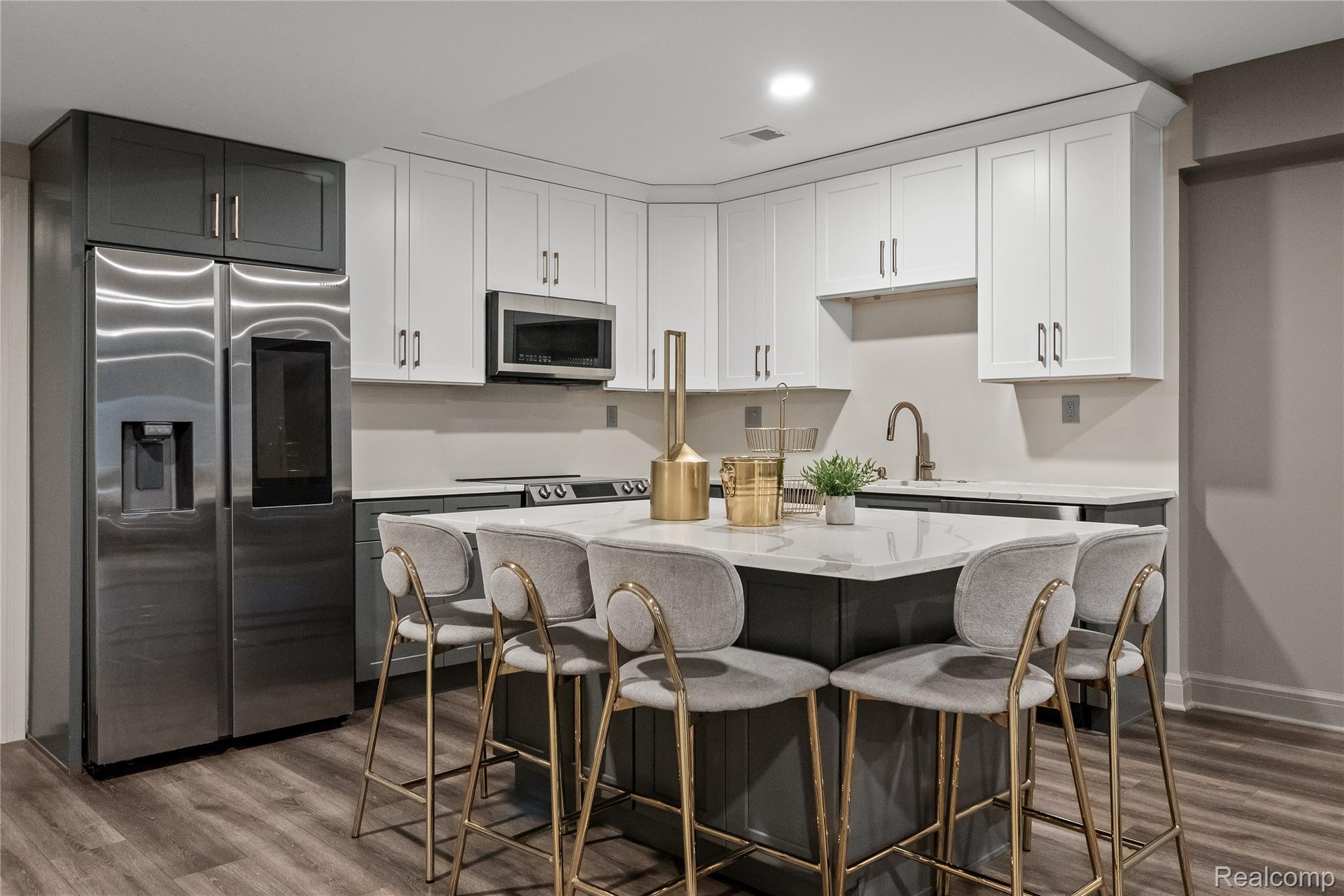 3824 Poppleton Court