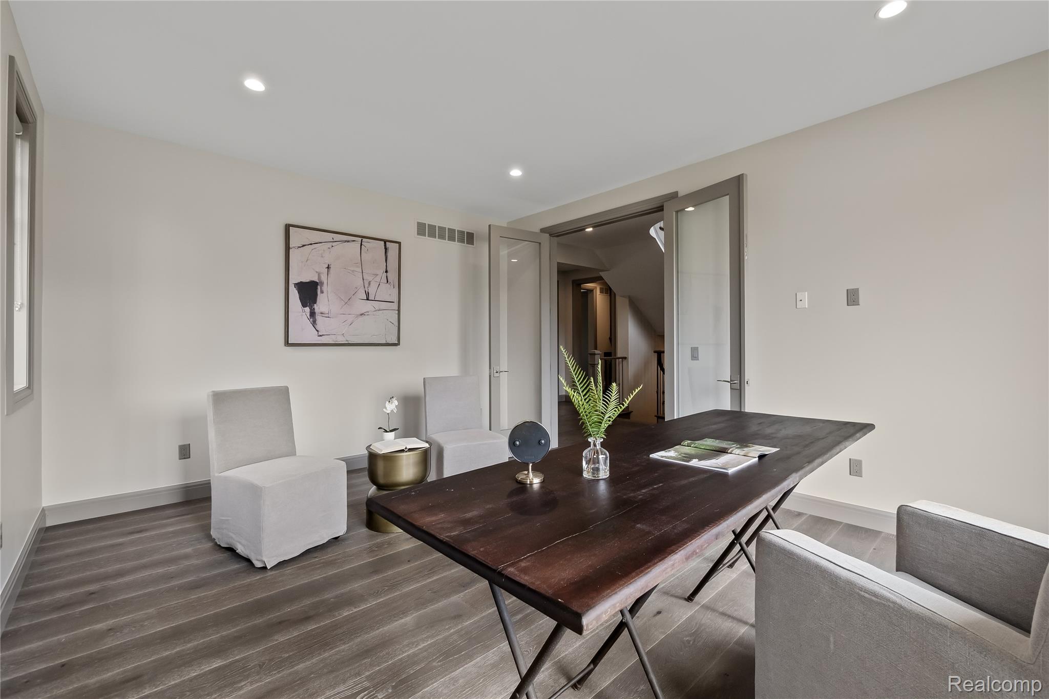 3824 Poppleton Court