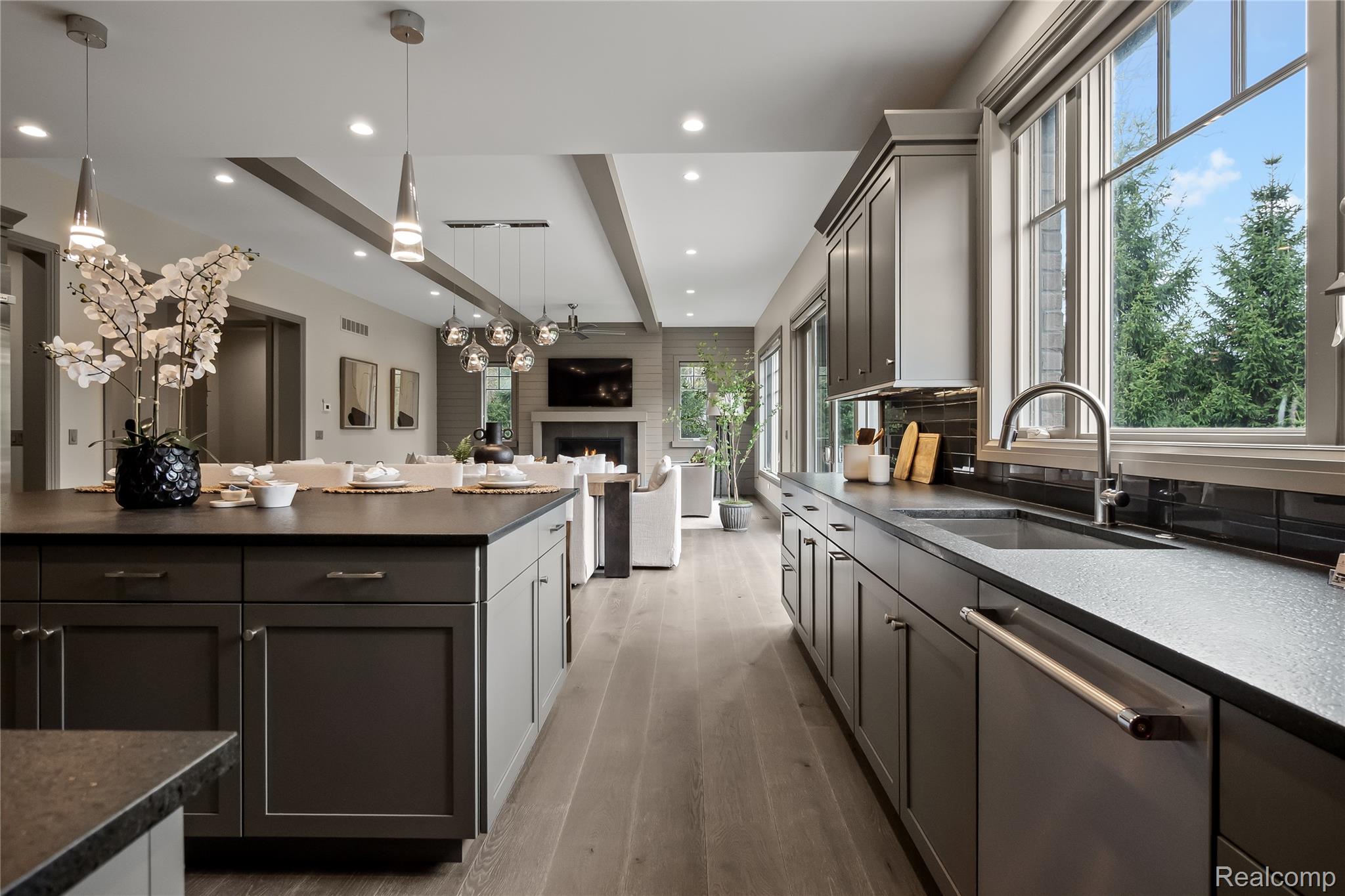 3824 Poppleton Court