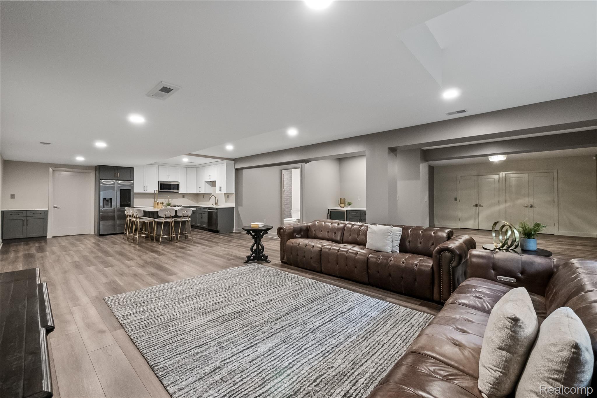 3824 Poppleton Court