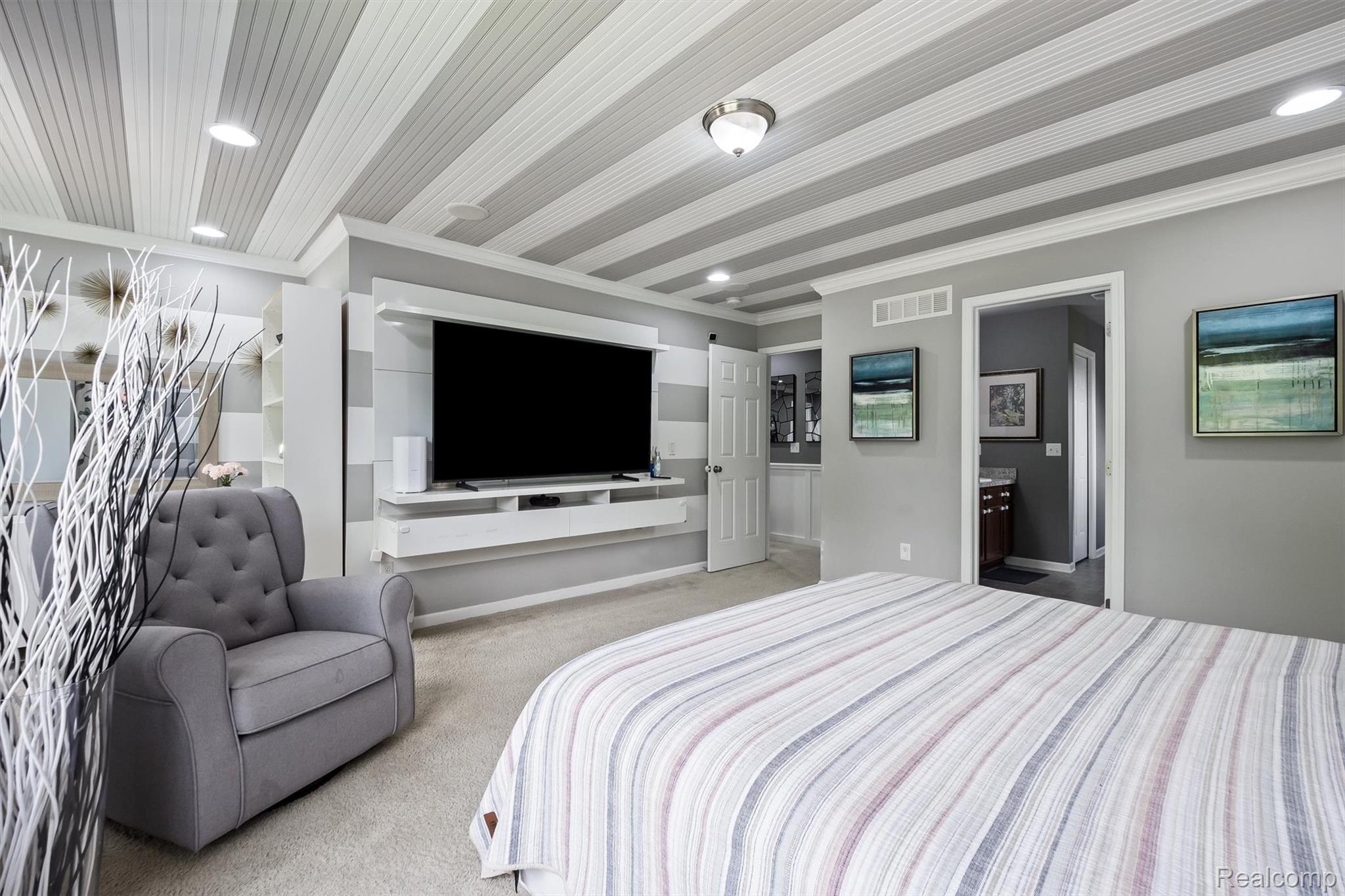7810 N Central Park
