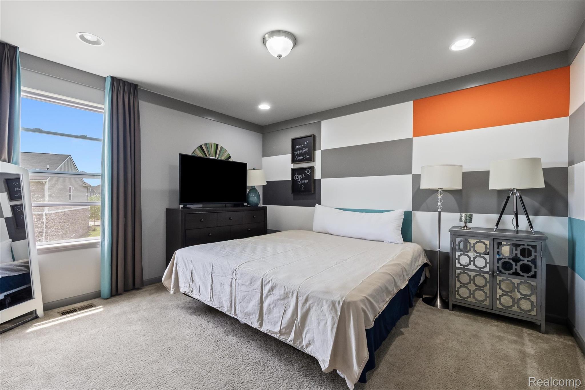 7810 N Central Park