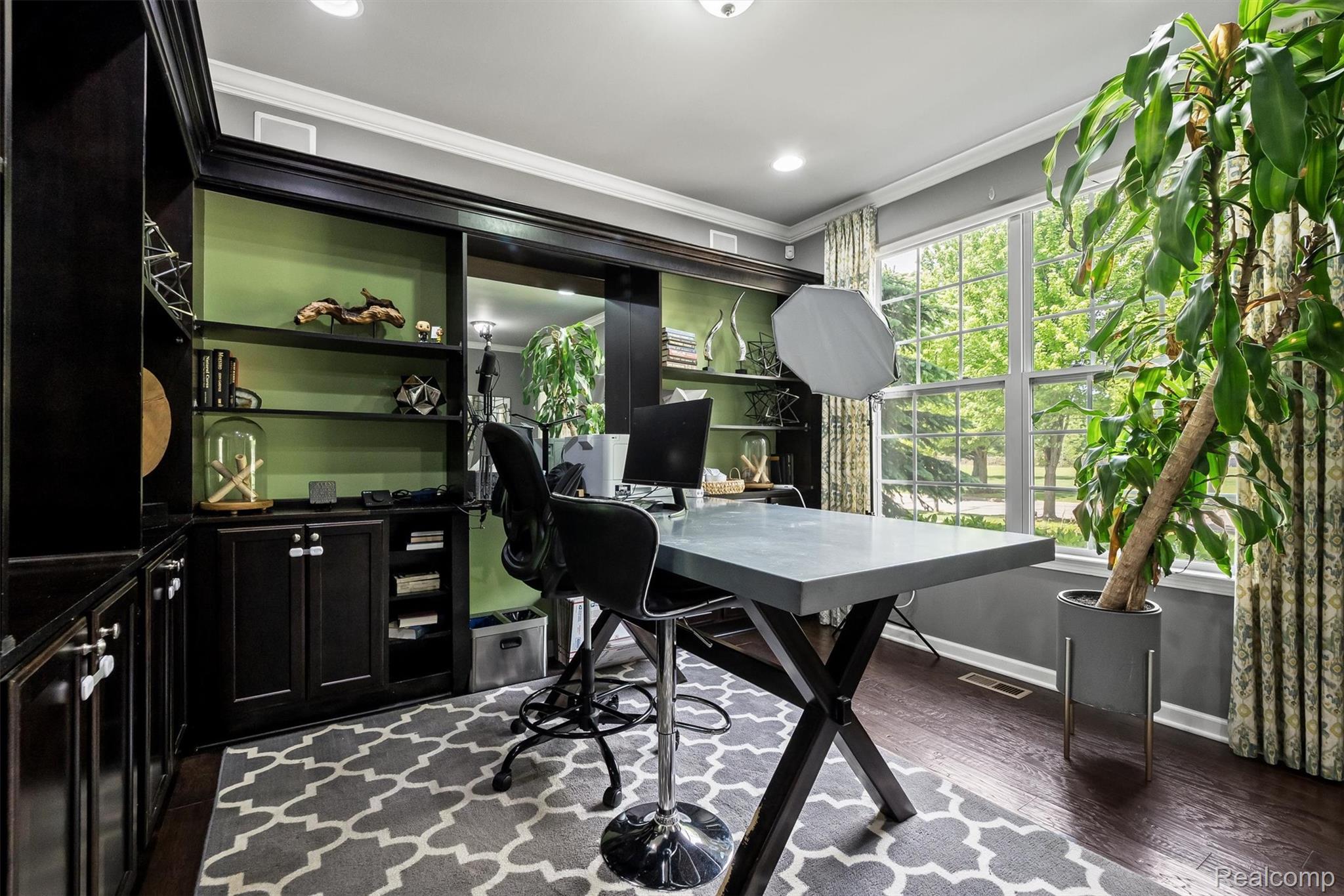 7810 N Central Park