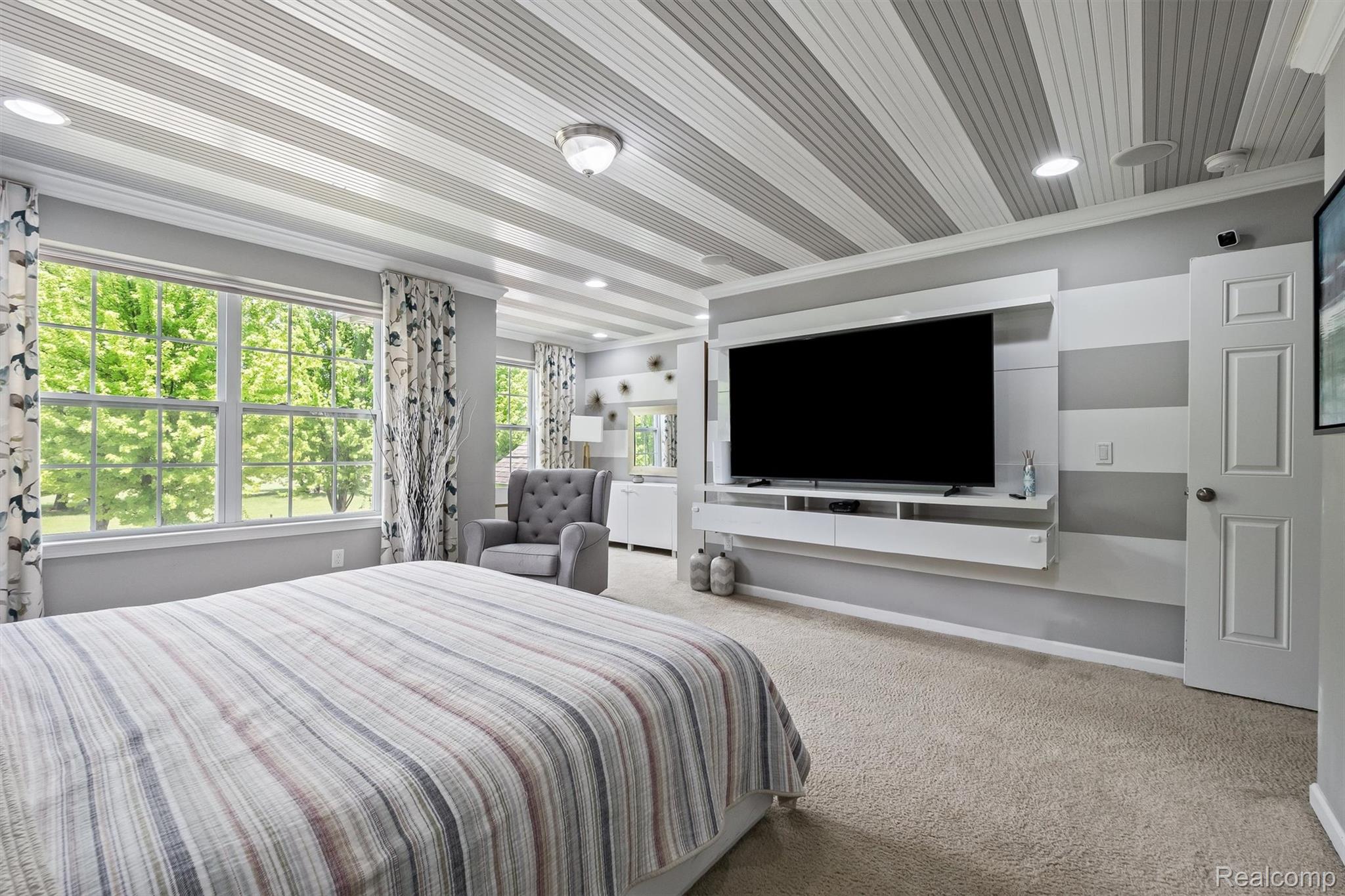 7810 N Central Park